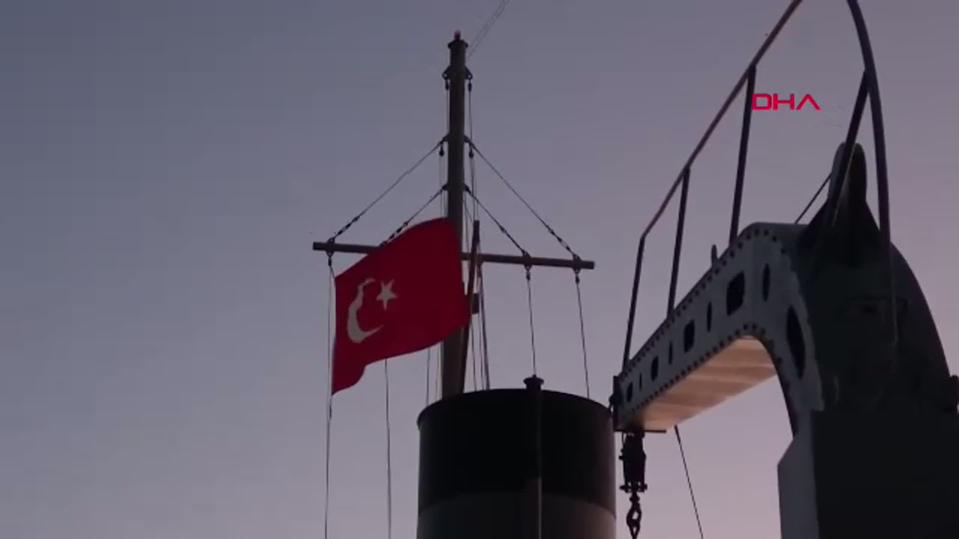 Nusret Mayın Gemisi Tarihi Kaza ile Karaya Oturdu