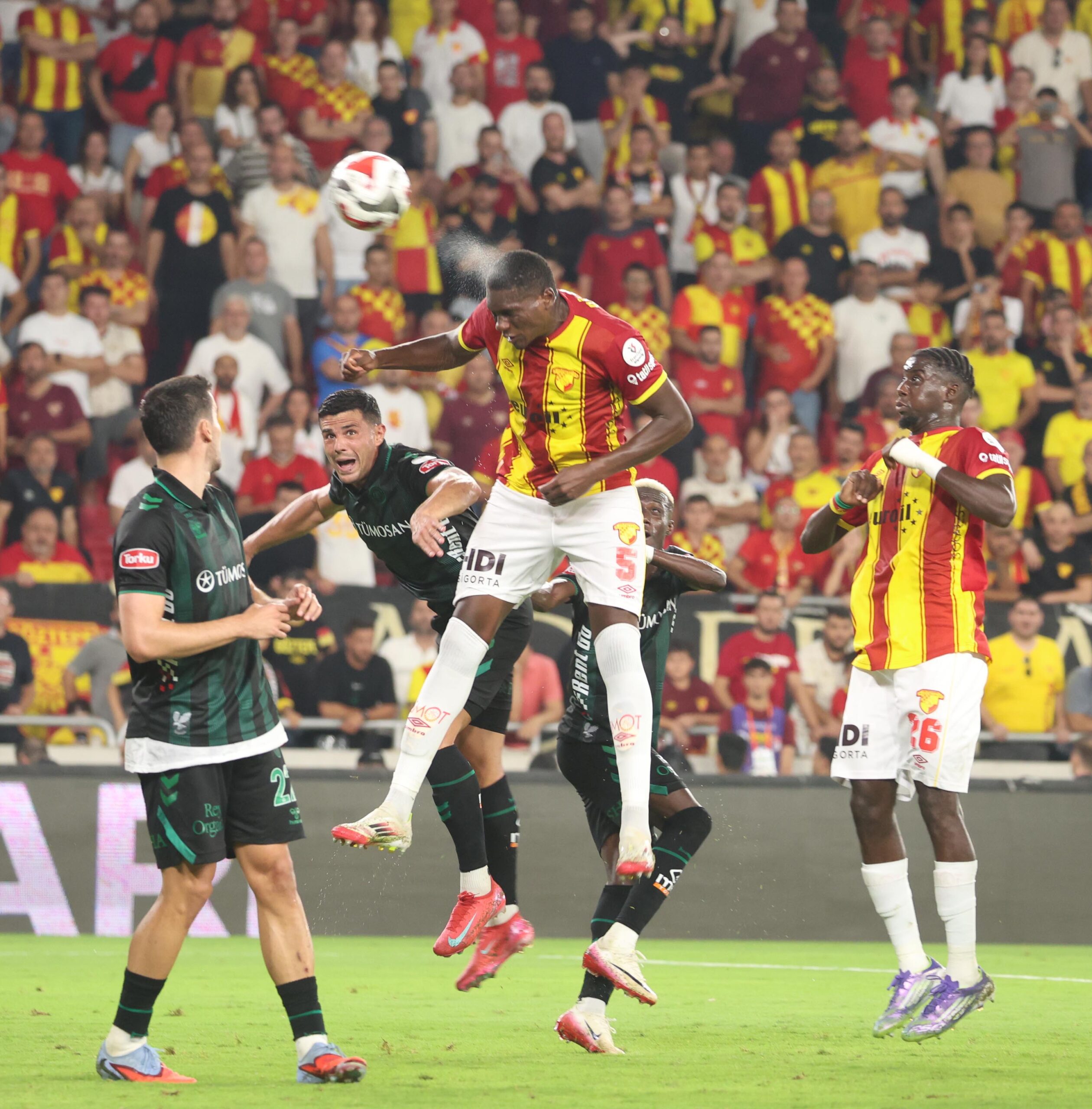 Göztepe'nin Savunmasındaki Sorunlar Gündemde