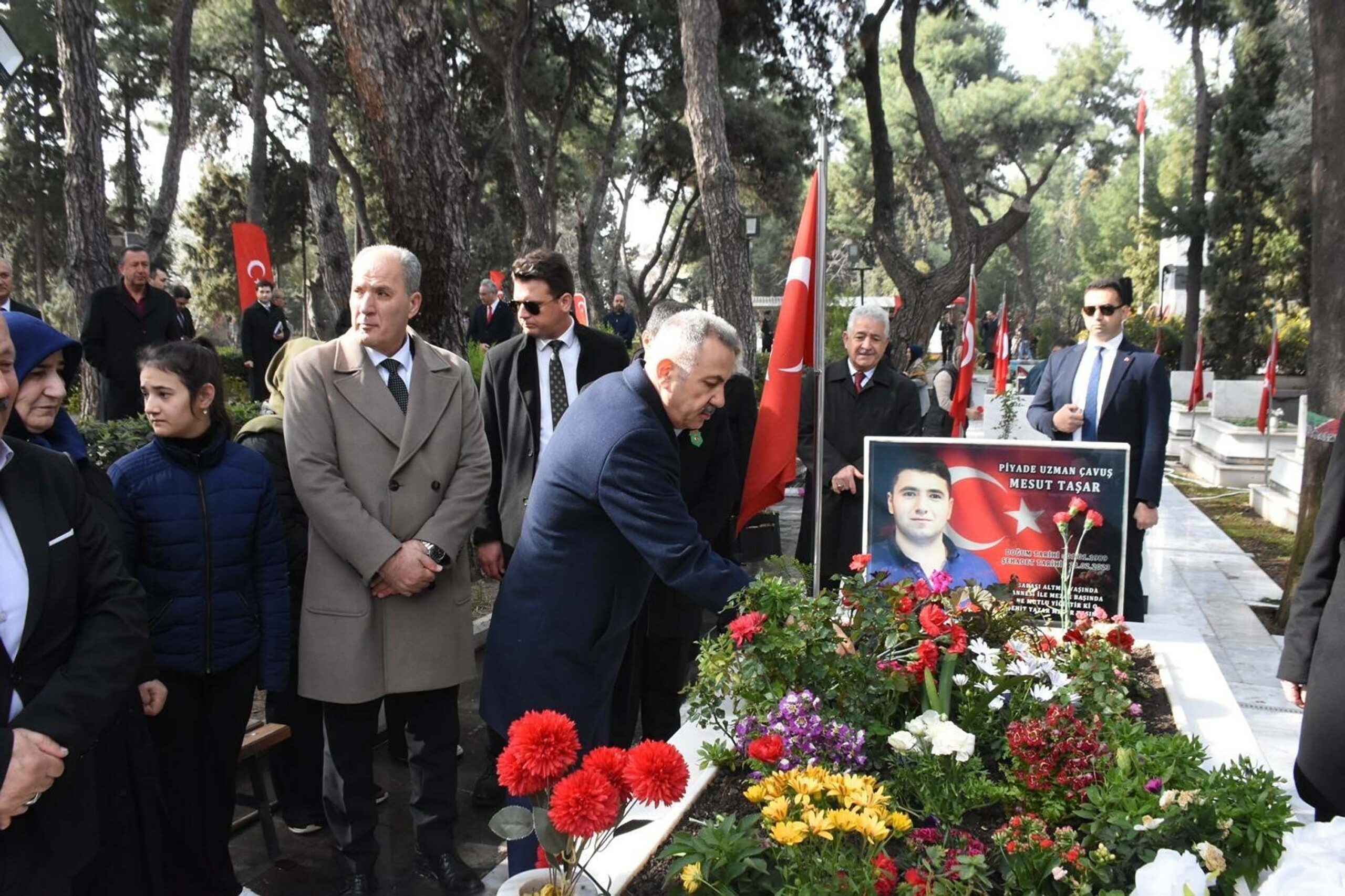 İzmir'de Çanakkale Şehitleri Saygıyla Anıldı