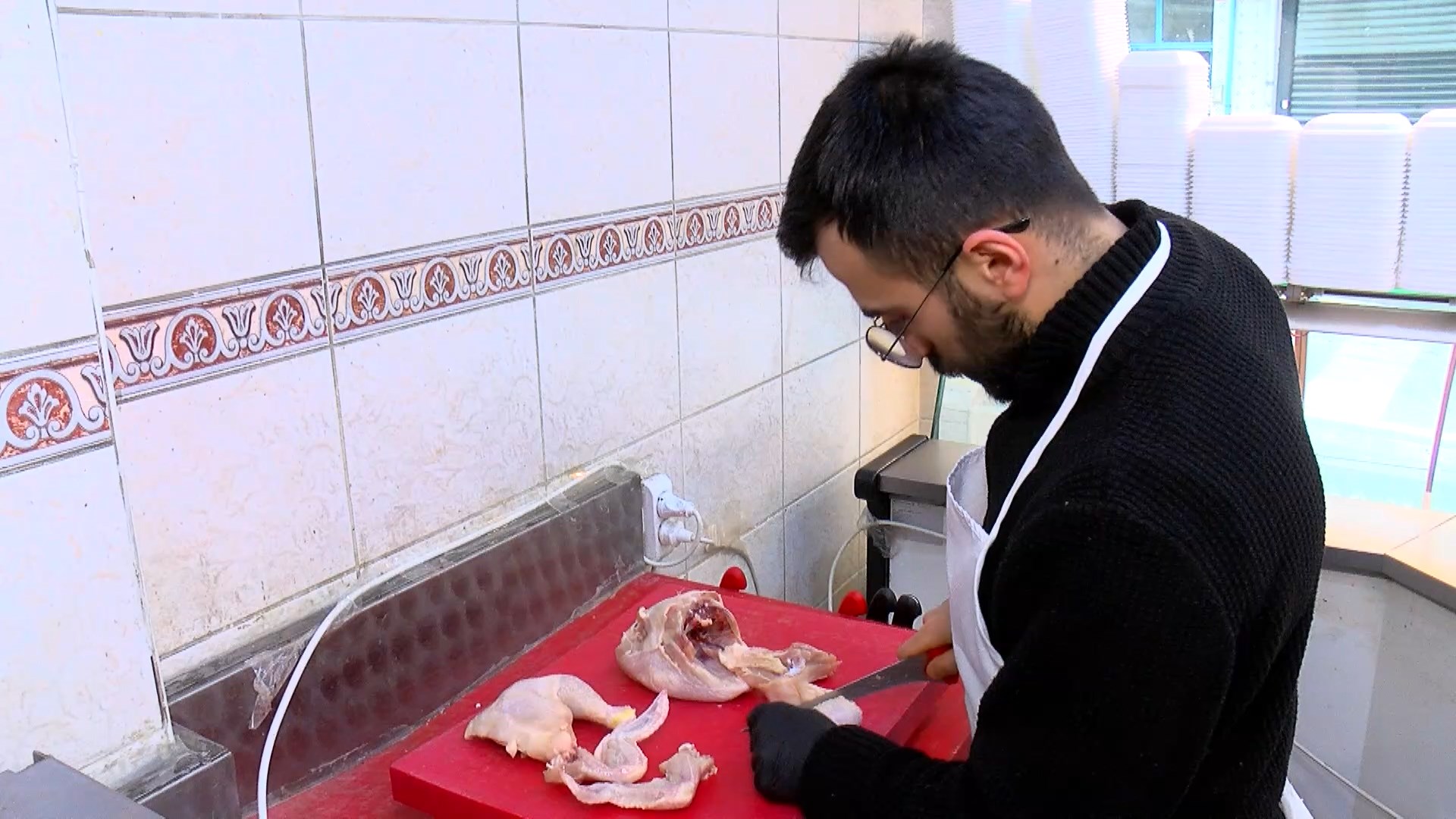 İstanbul'da Tavuk Fiyatlarına İki Gün İçinde İki Zam: Kasaplar Oda Başkanvekili Günal'dan Sert Eleştiri