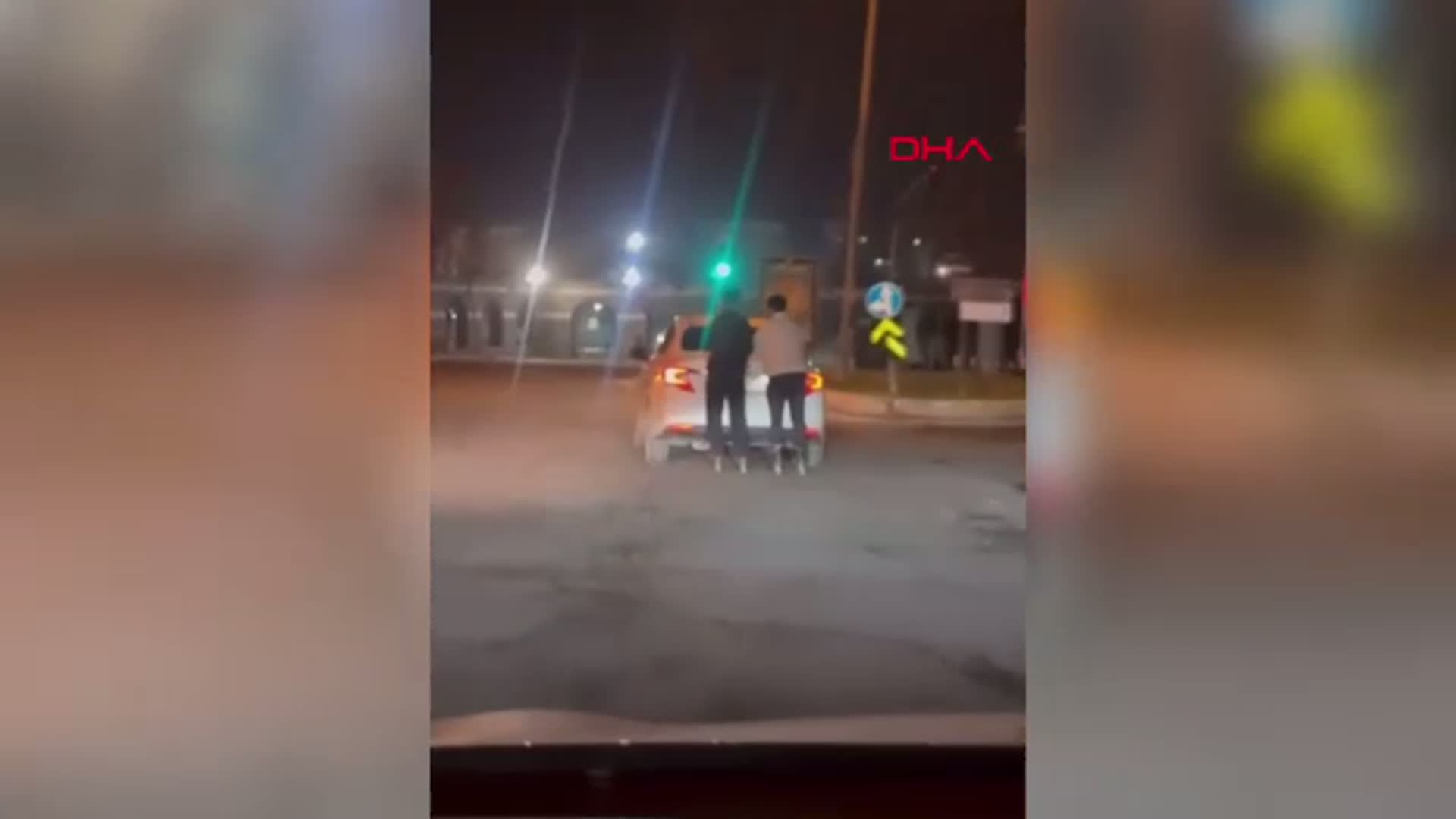 Diyarbakır'da Patenli İki Kişinin Tehlikeli Yolculuğu Kamerada
