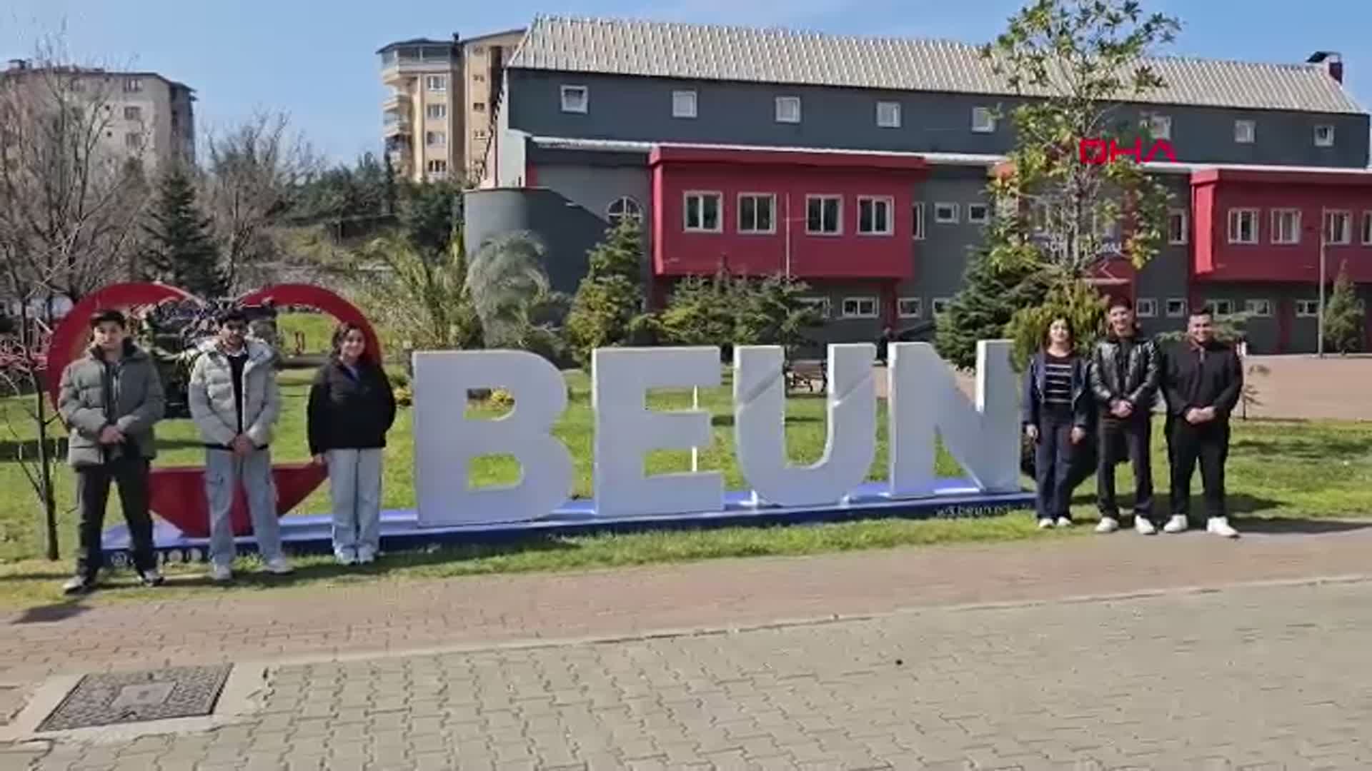 Zonguldak'taki Yabancı Öğrenciler, Bayramı Ailelerinden Uzak Geçiriyor