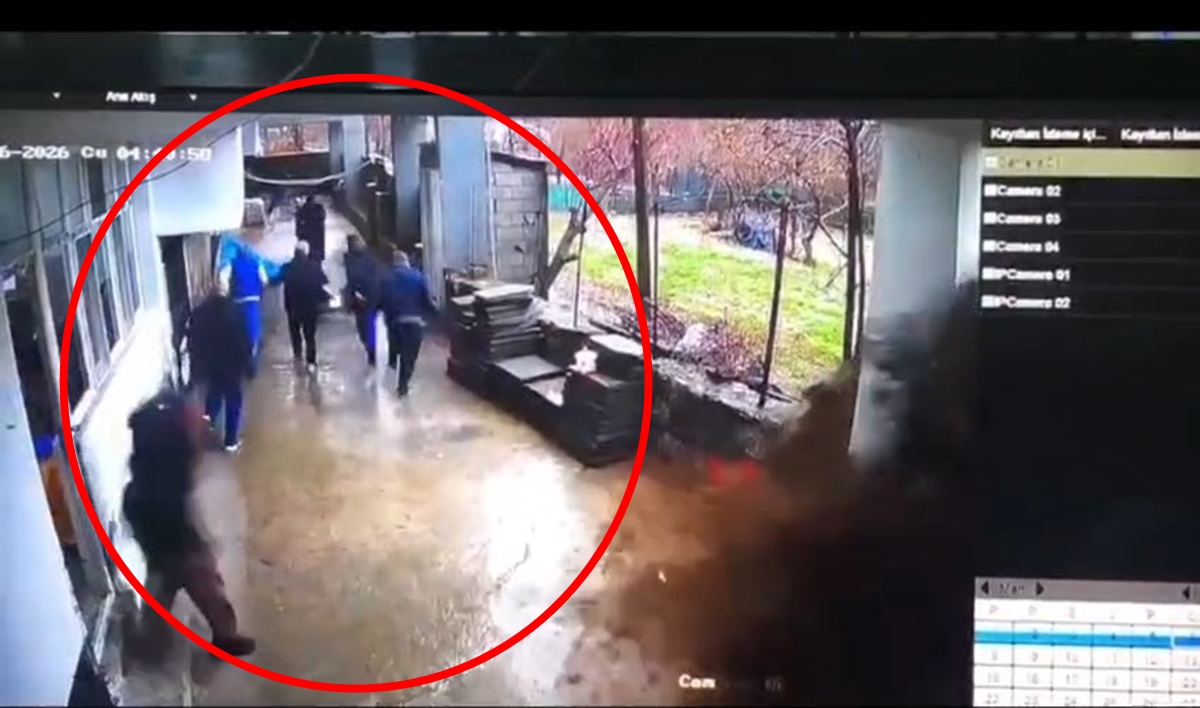 Uludere'de Sağanak Sonrası Muhtarlık Ofisini Su Bastı