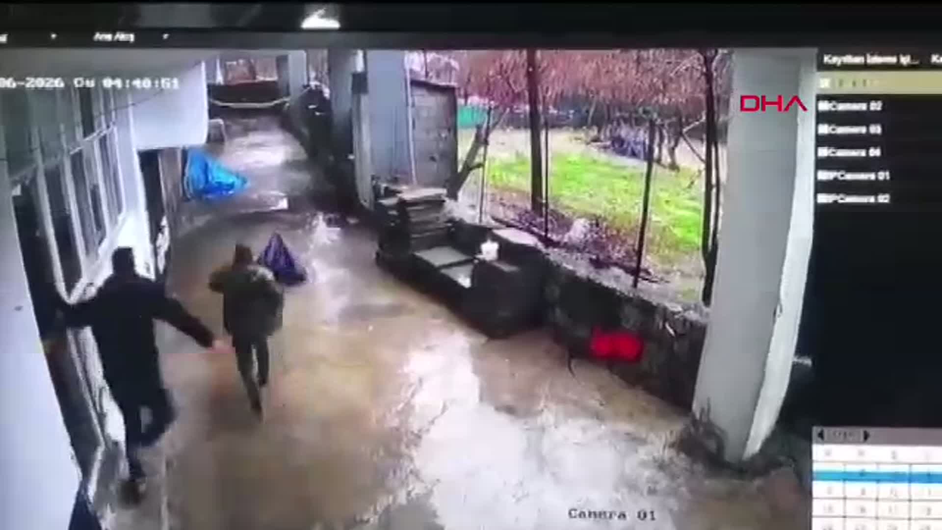 Şırnak'ta Sağanak Yağmur Muhtarlık Ofisini Su Bastı