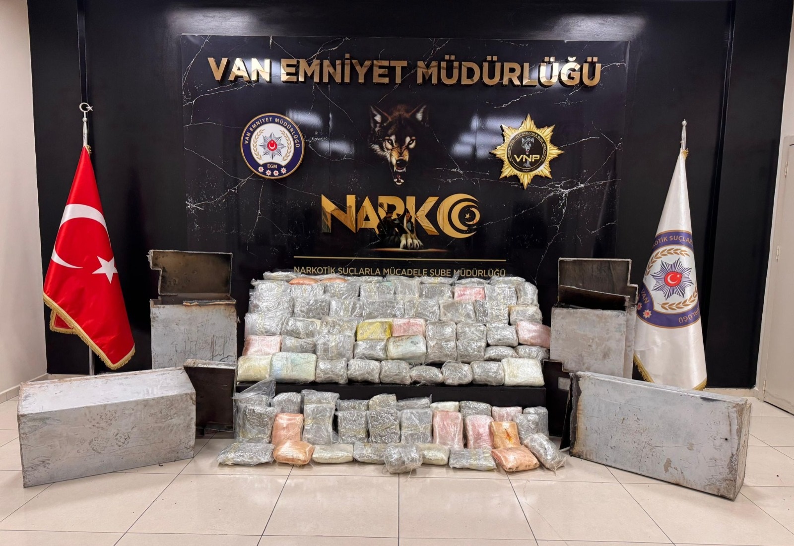 Van'da Uyuşturucu Operasyonu: 68 Kilogram Skunk Ele Geçirildi, 4 Kişi Tutuklandı