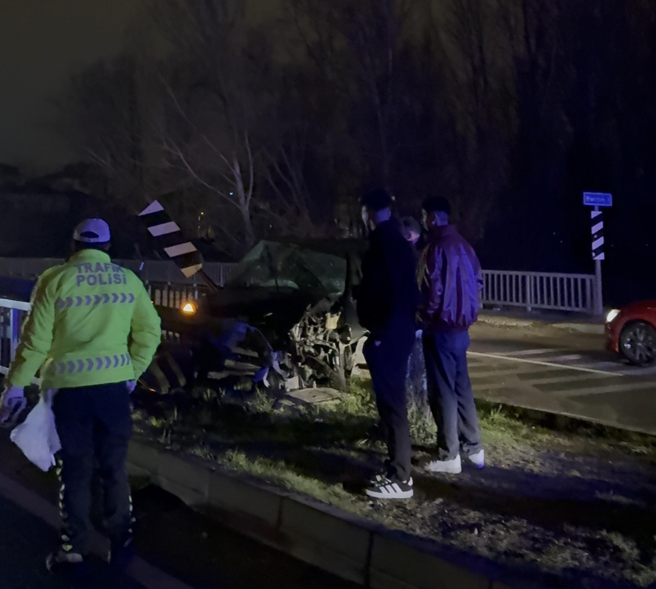 Bartın'da Cip Köprü Korkuluklarına Çarptı: 2 Yaralı
