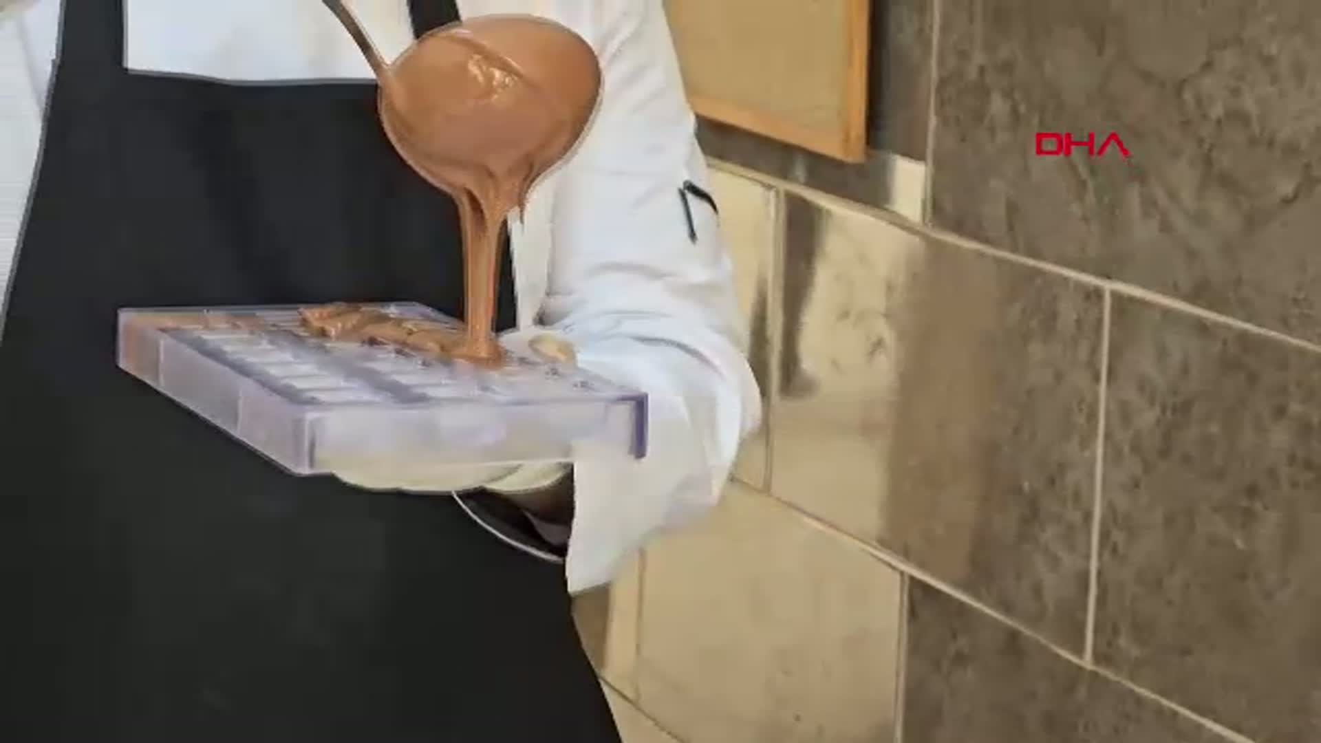 Hatay'da Lise Öğrencileri Hem Meslek Ediniyor Hem Para Kazanıyor