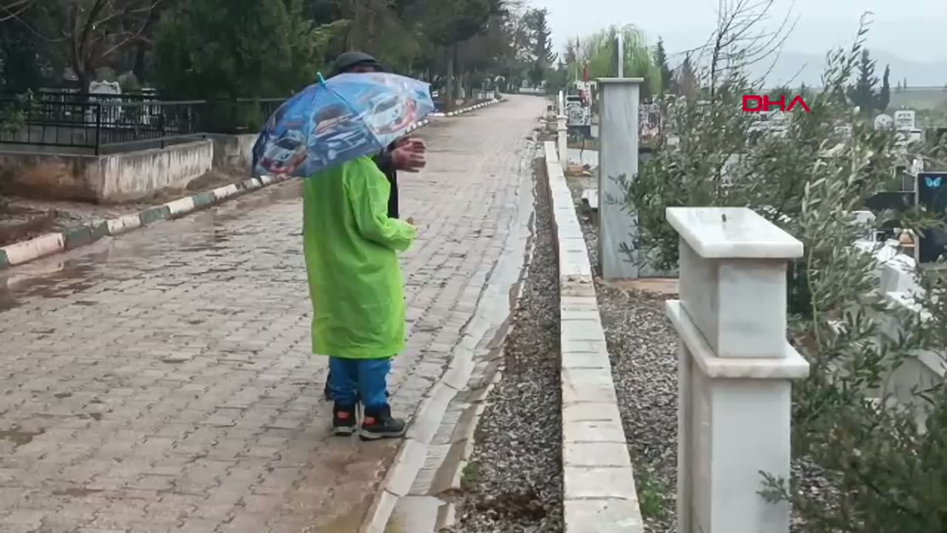 Gaziantep'te Depremzedeler Arife Gününde Yakınlarını Andı