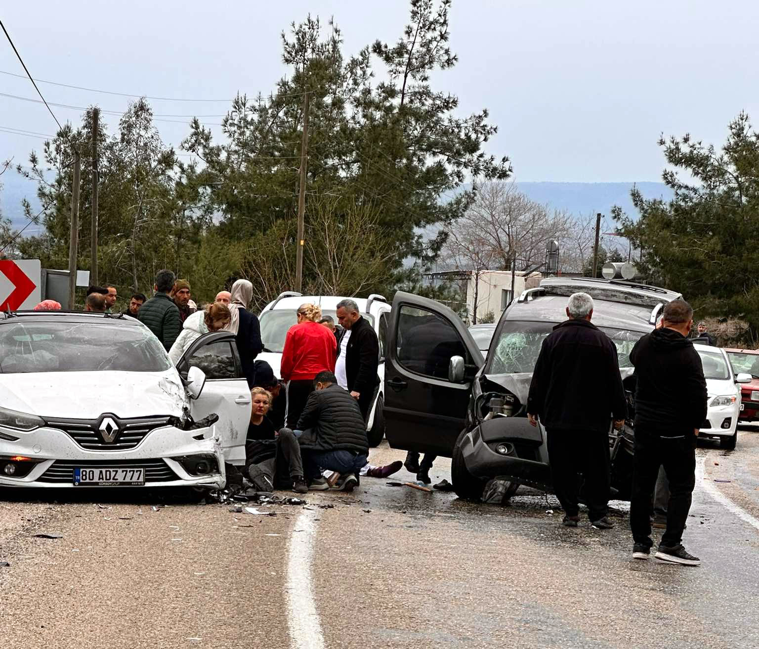 Osmaniye'de Kaza: Hafif Ticari Araç ve Otomobil Çarpıştı, 1 Ölü 3 Yaralı