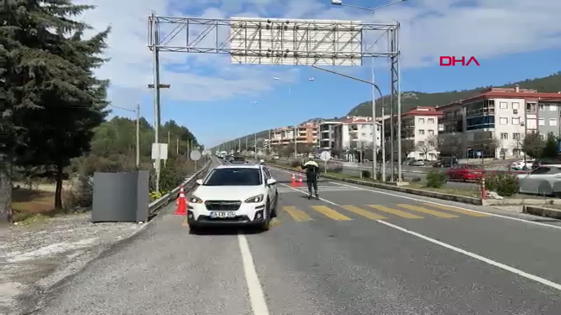 Muğla'ya Tatilci Akını: Bayram Öncesi Araç Kuyrukları