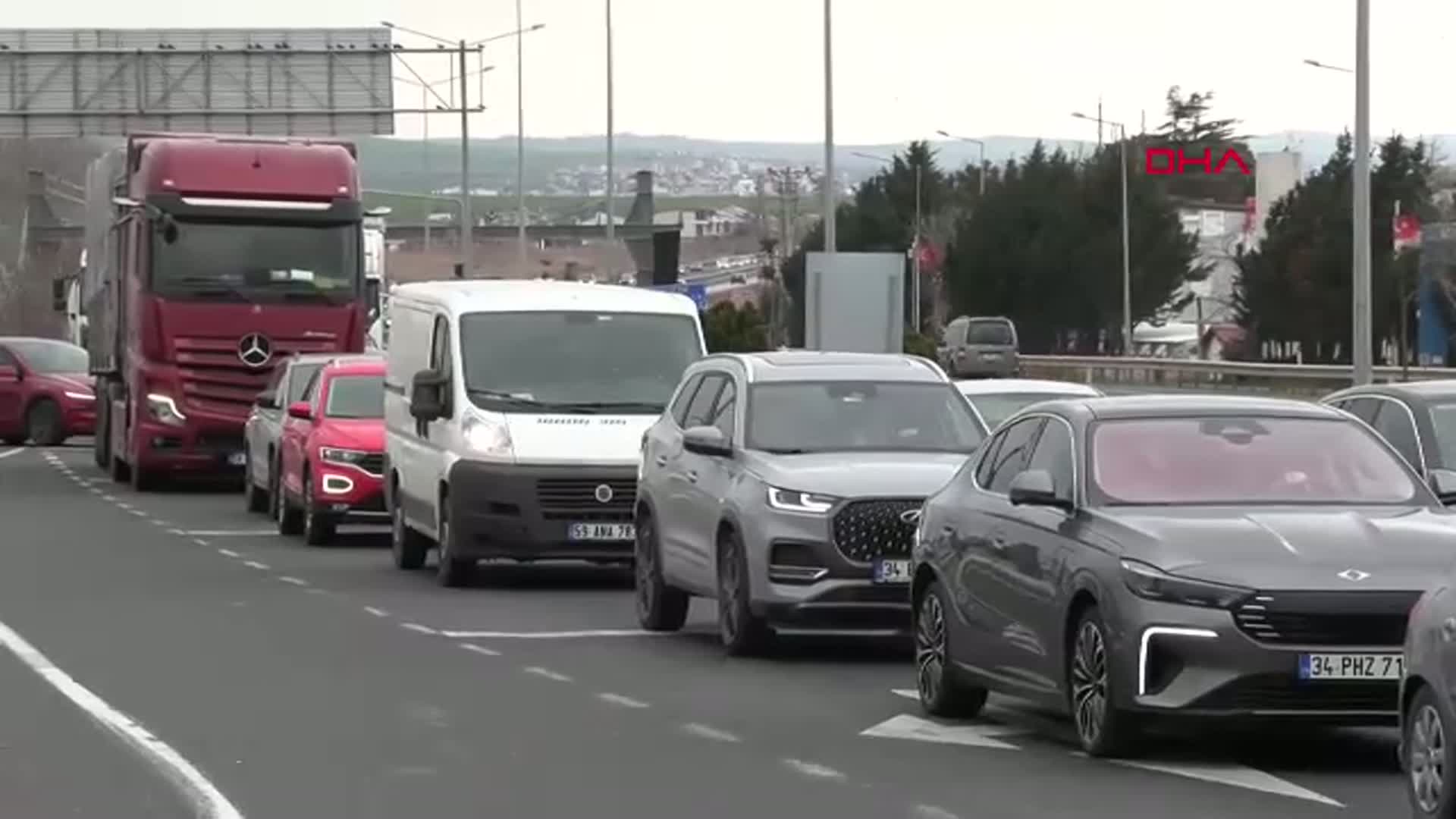 İstanbul-Tekirdağ Yolunda Bayram Yoğunluğu Artıyor