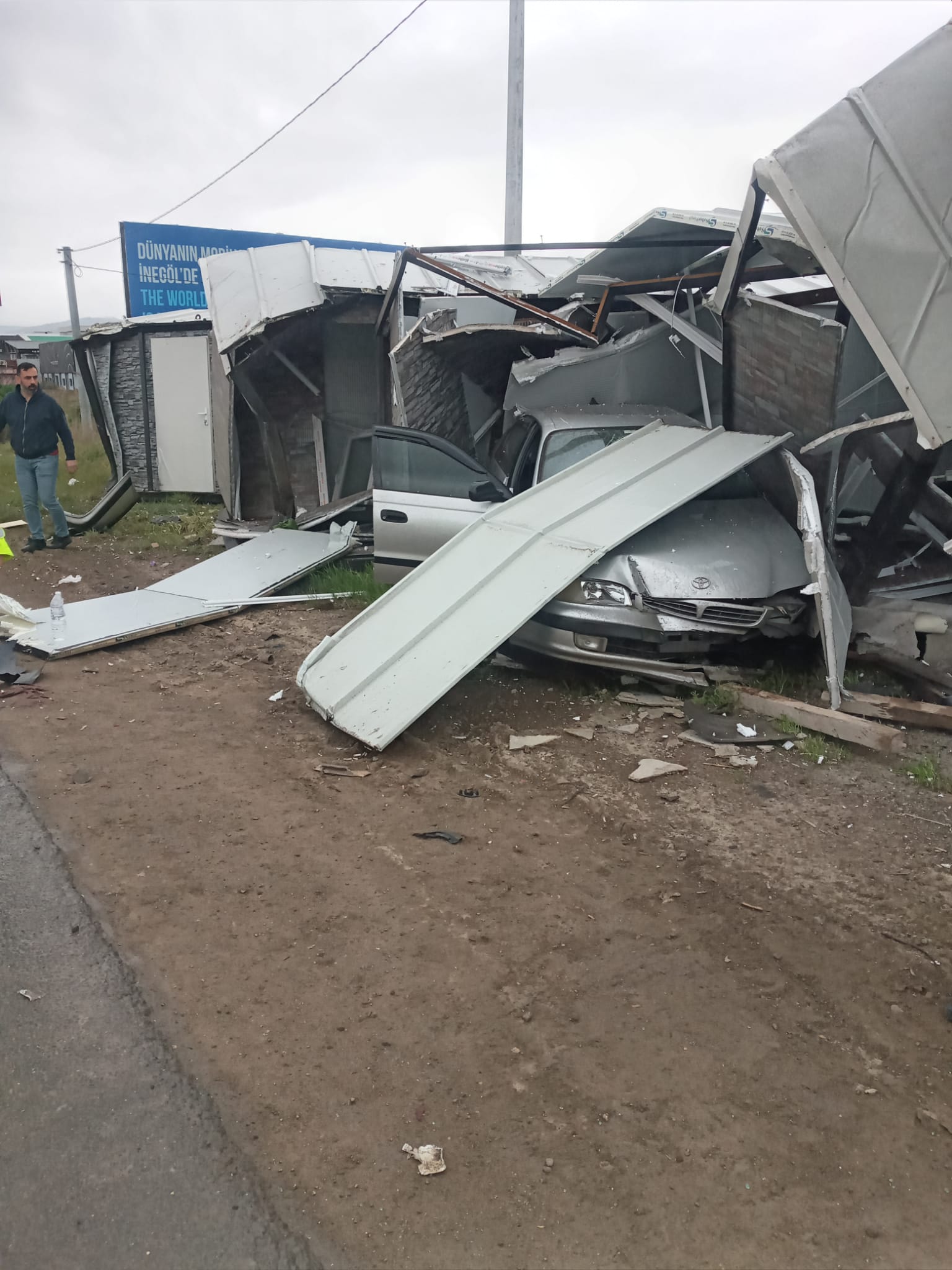 İnegöl'de Trafik Kazası: İki Otomobil Çarpıştı