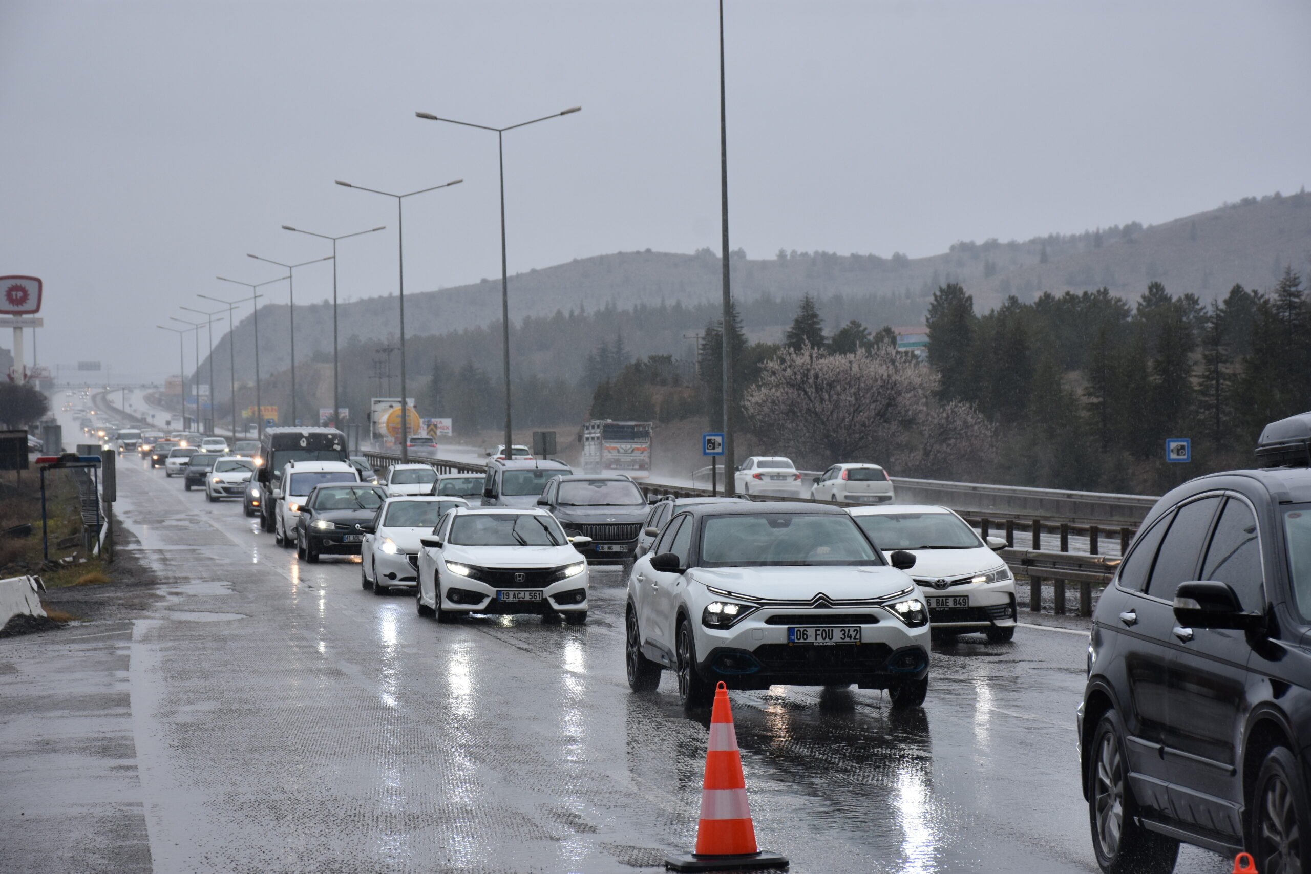 Kırıkkale'de Bayram Yoğunluğu Başladı: Kilit Kavşakta Trafik Artışı