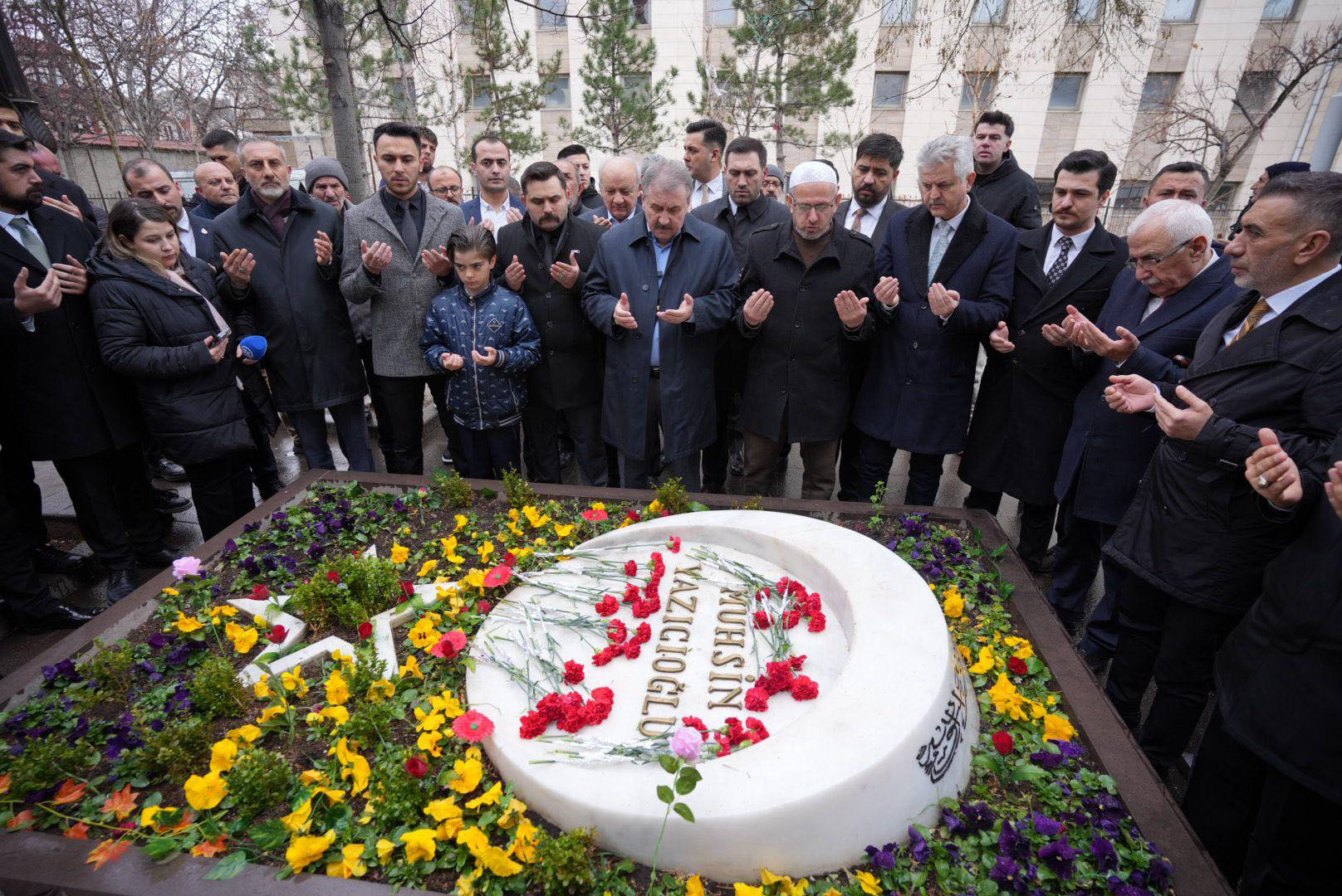 Mustafa Destici, Muhsin Yazıcıoğlu'nun Kabrini Ziyaret Etti