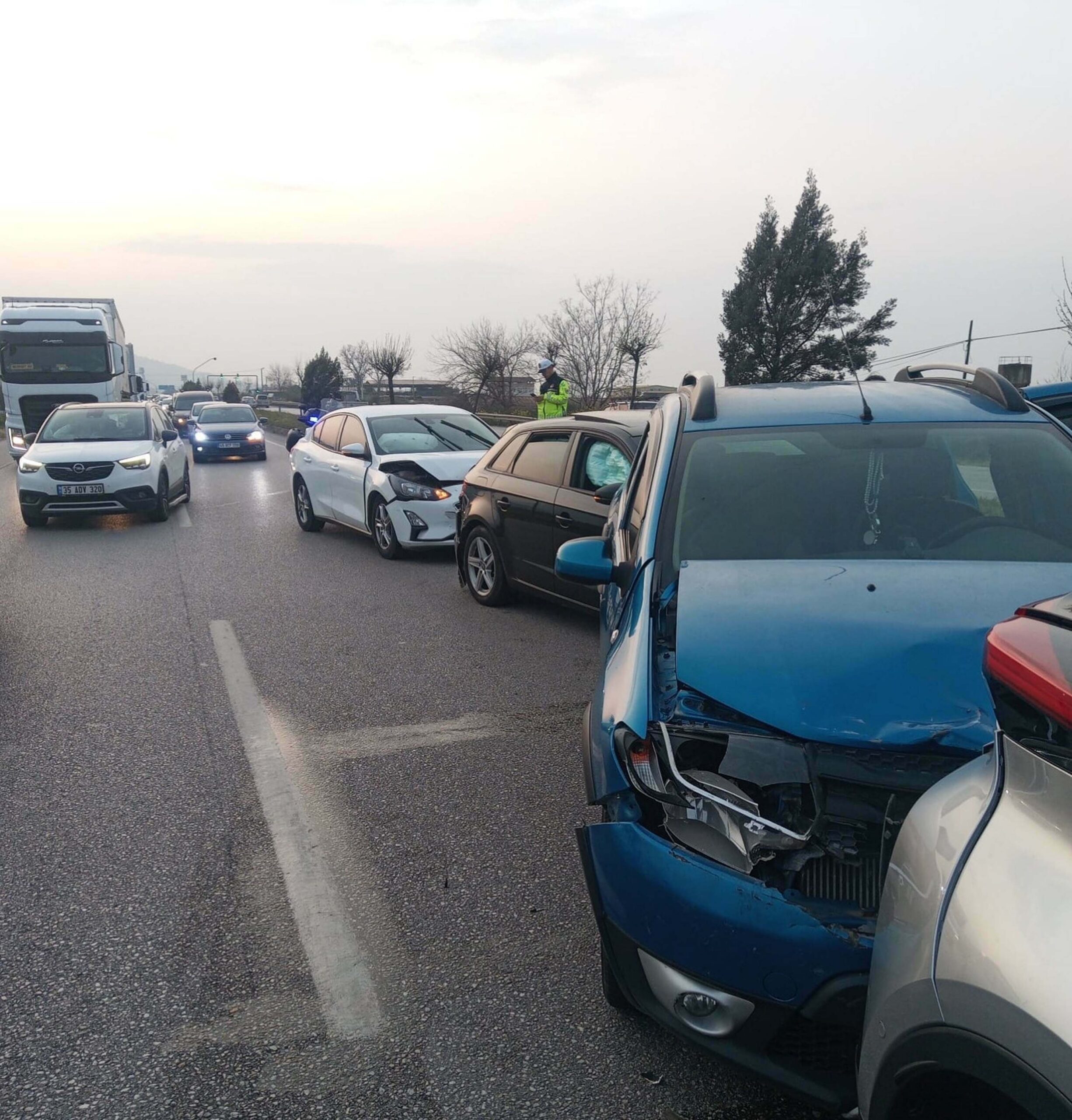 Manisa'da Zincirleme Kaza; 7 Yaralı