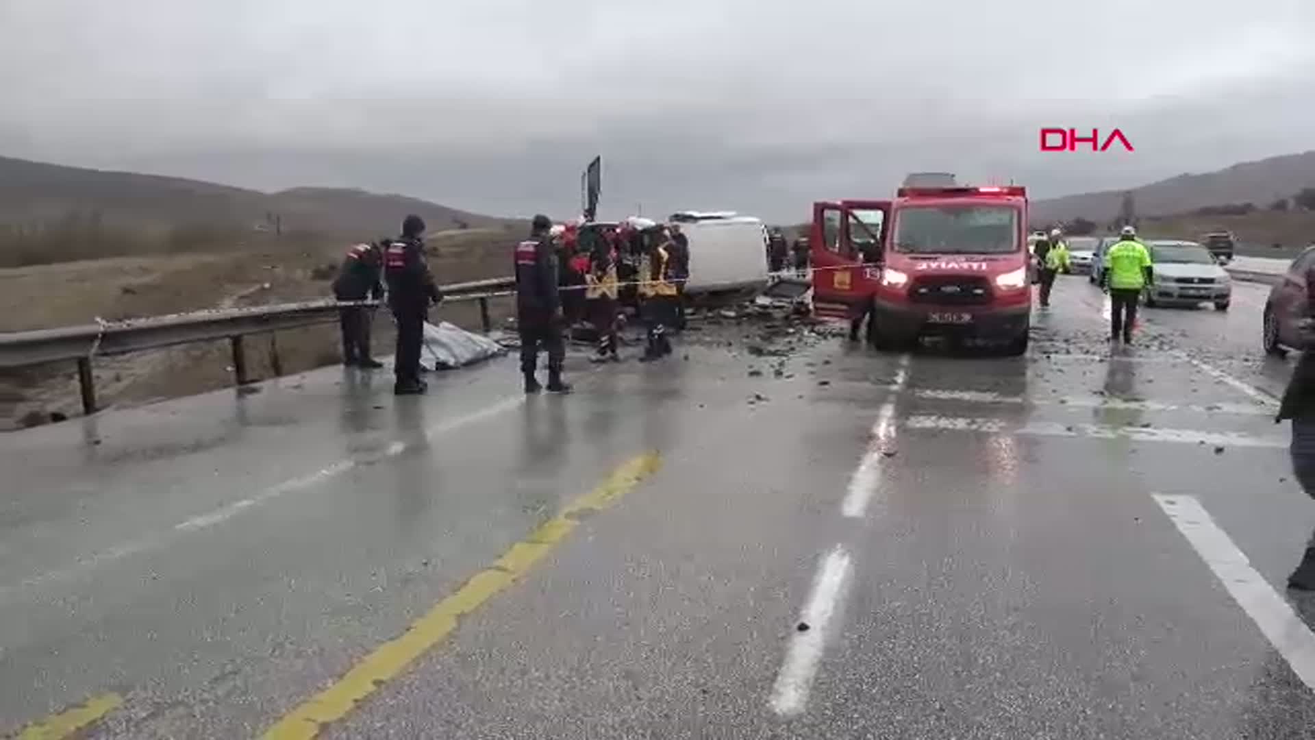 Konya'da Feci Kaza: Baba ve Oğlu Hayatını Kaybetti, 4 Yaralı