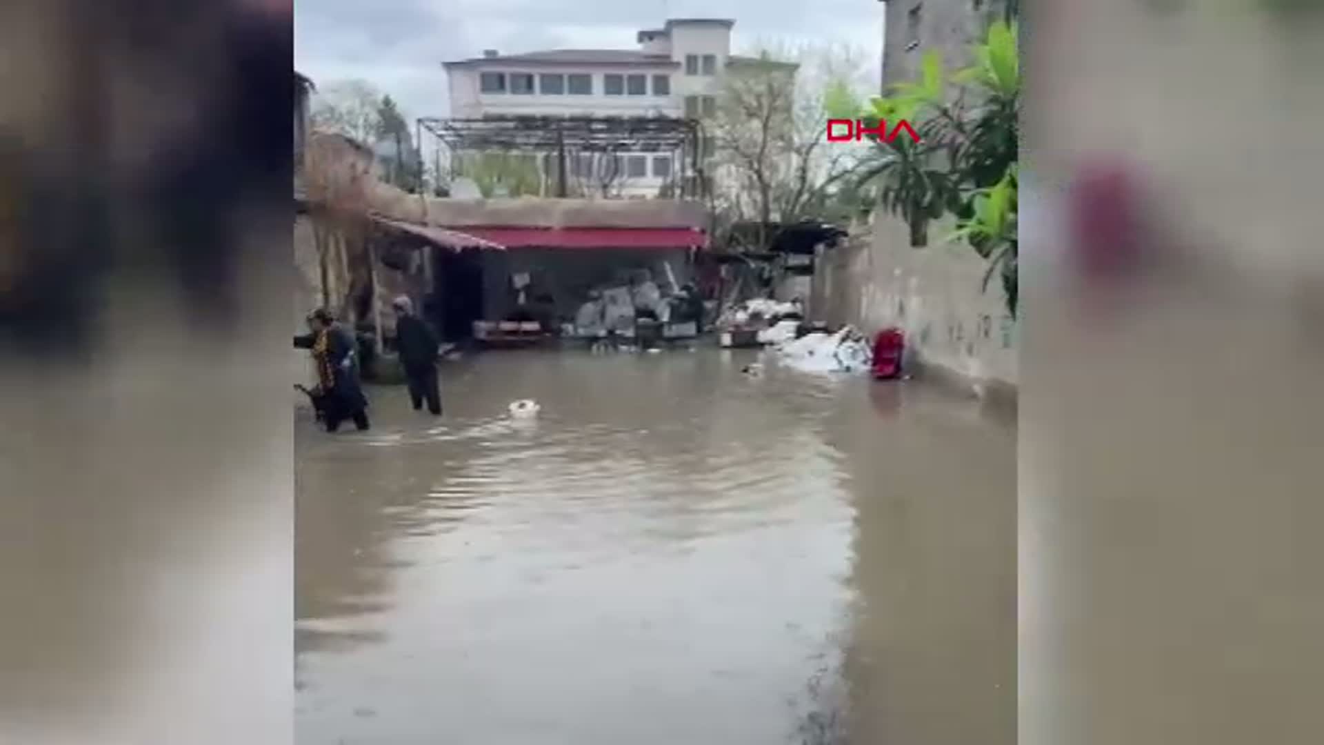 Reyhanlı'da Şiddetli Yağışlar Sele Neden Oldu
