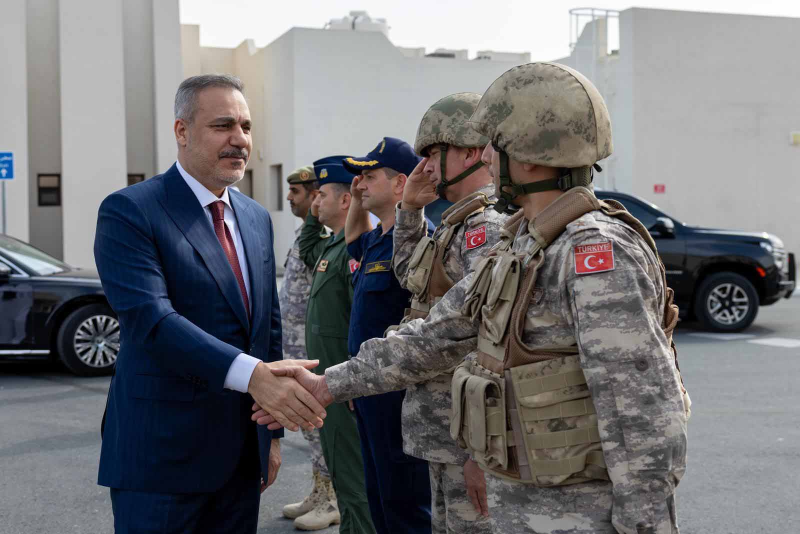 Bakan Hakan Fidan'dan Katar-Türk Birleşik Müşterek Kuvvet Komutanlığı Ziyareti