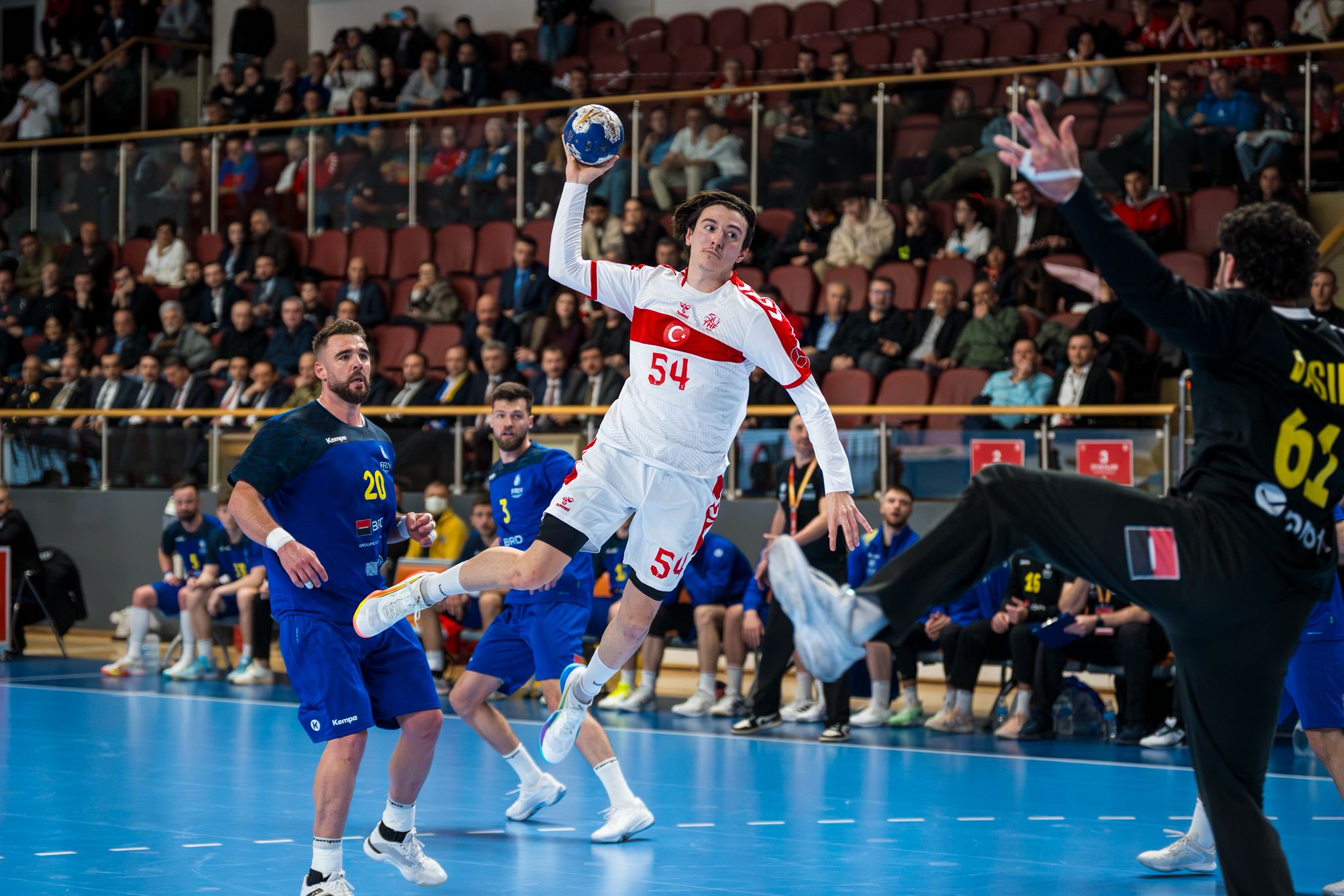 A Milli Hentbol Takımı Romanya'ya Yenildi: Sonuç 37-32