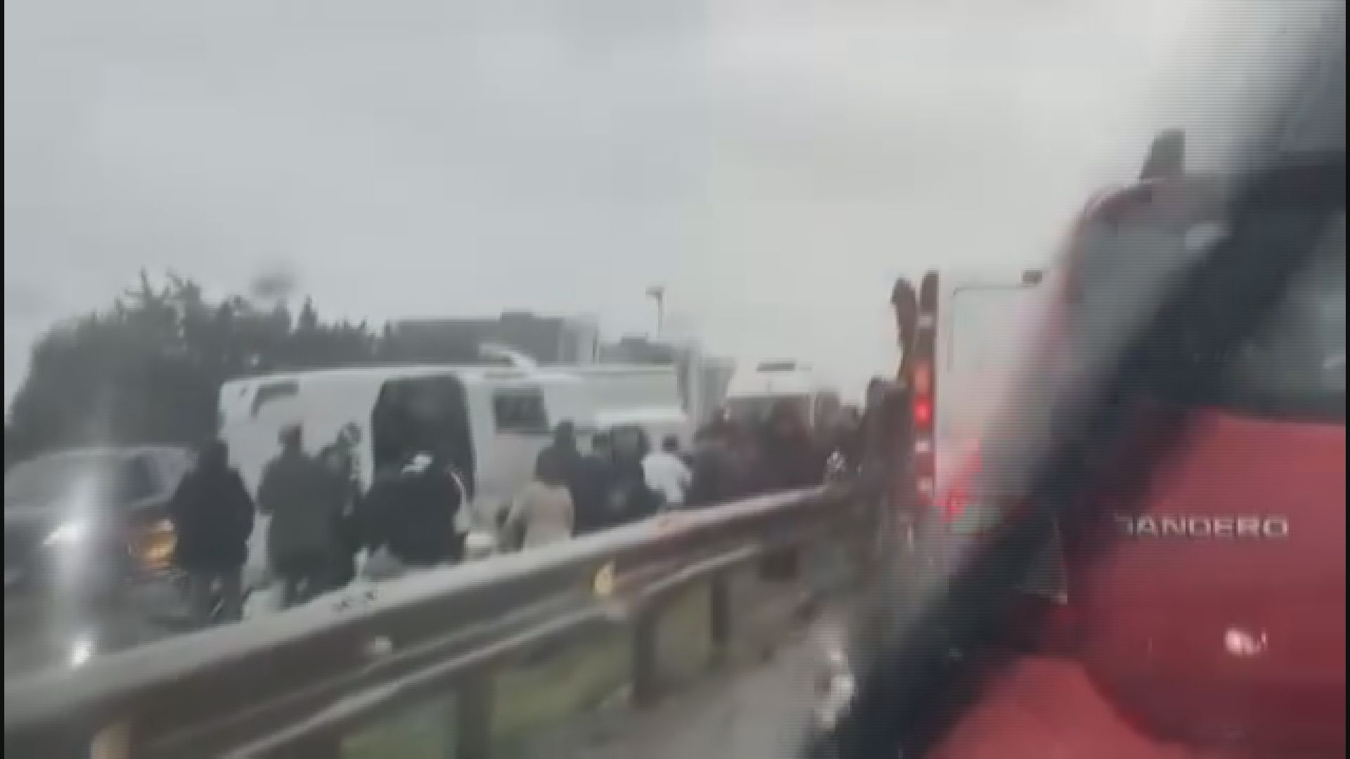 Büyükçekmece'de Midibüs Devrildi, Kaza Anı Güvenlik Kamerasında