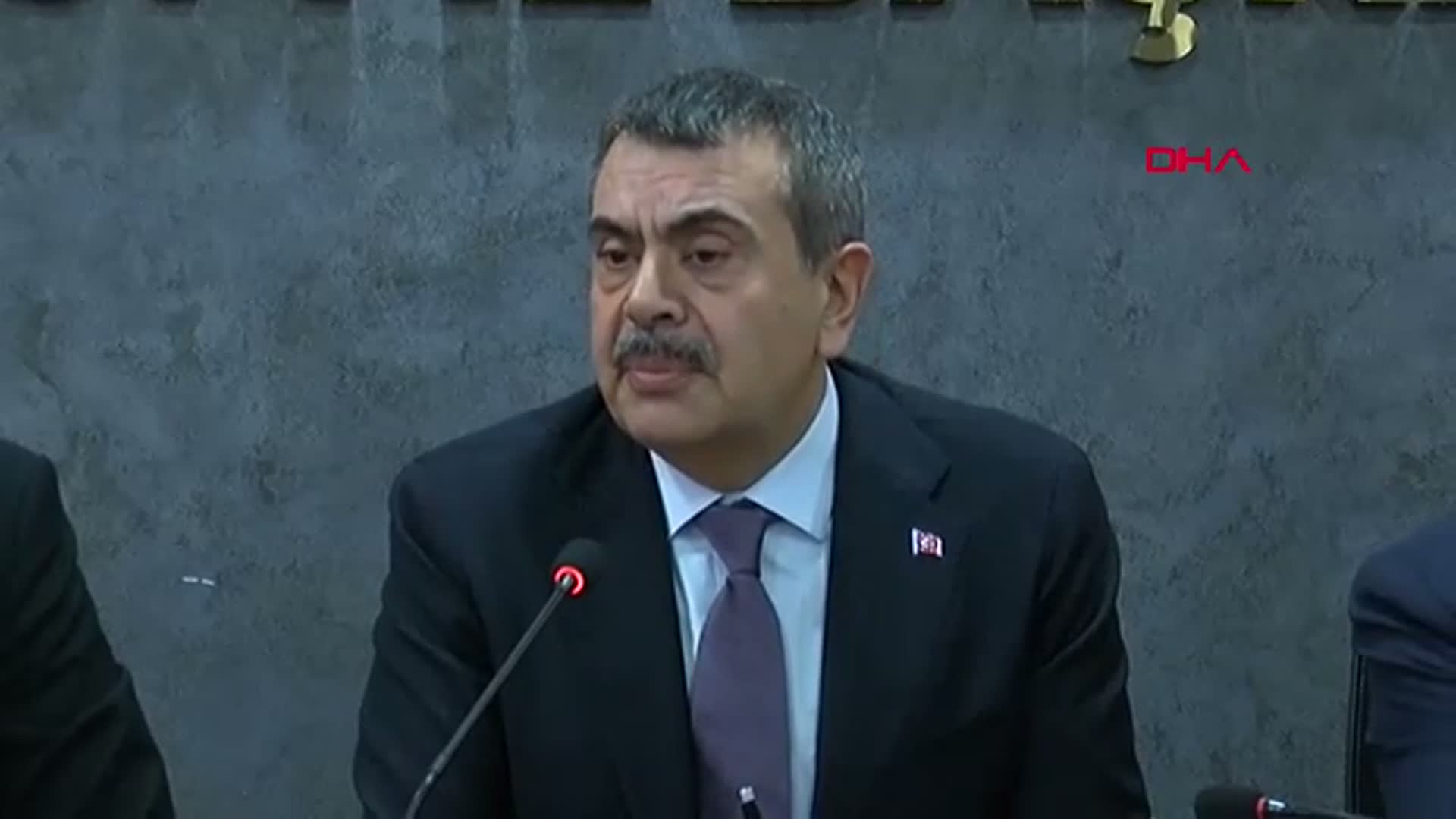 Bakan Tekin, CHP'yi Tosun Paşa'ya Benzetti