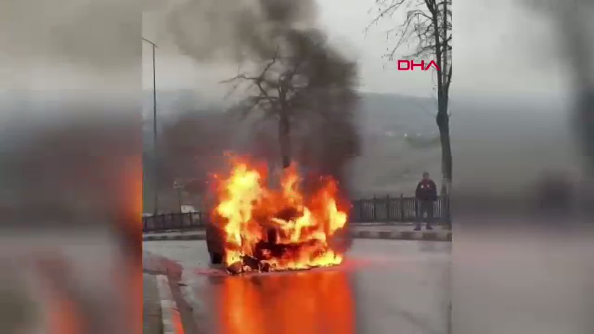 Karabük'te Seyir Halindeki Araç Alev Alev Yandı