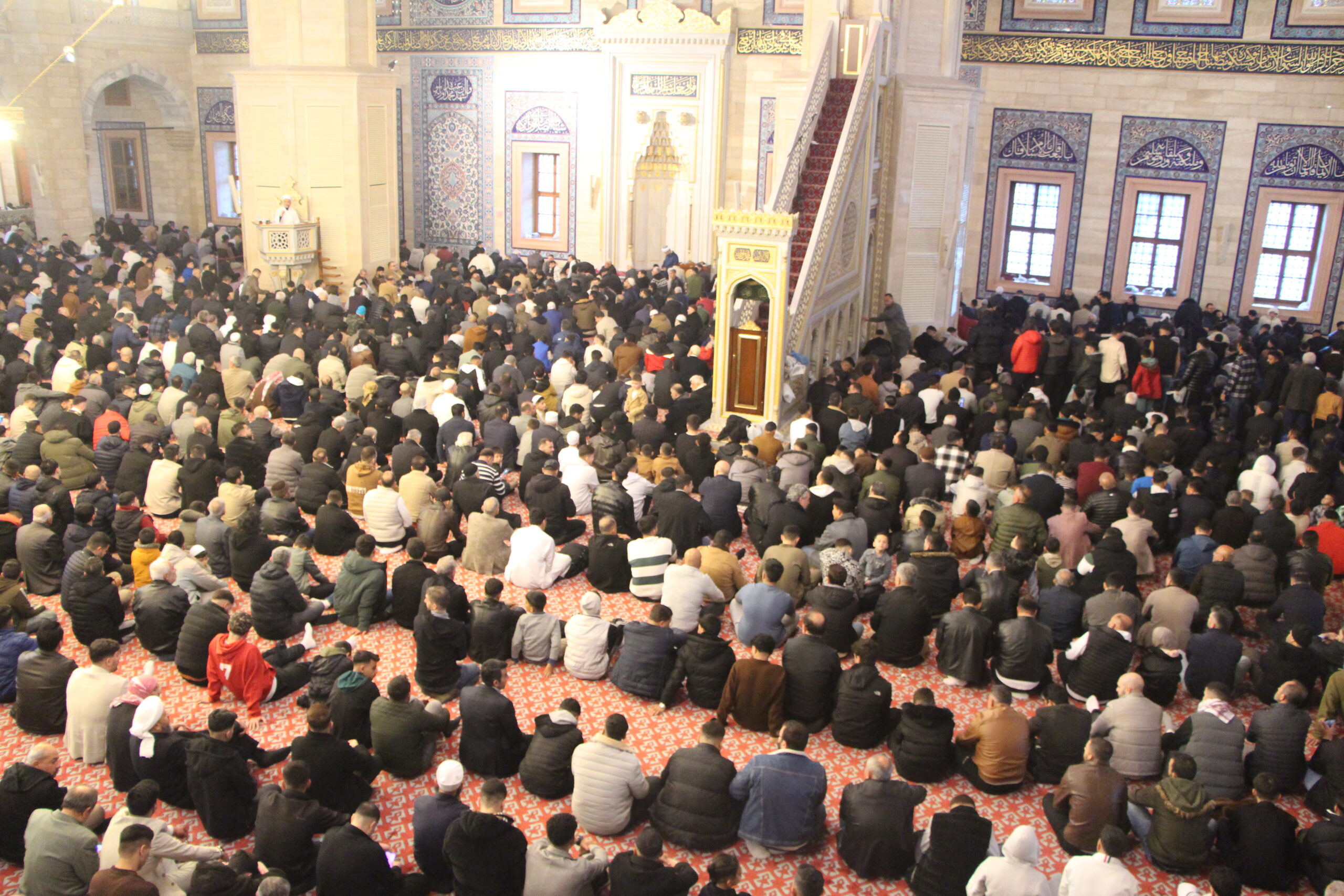 Adana'da Bayram Coşkusu: Sabancı Merkez Camisi’nde Namaz Kılındı
