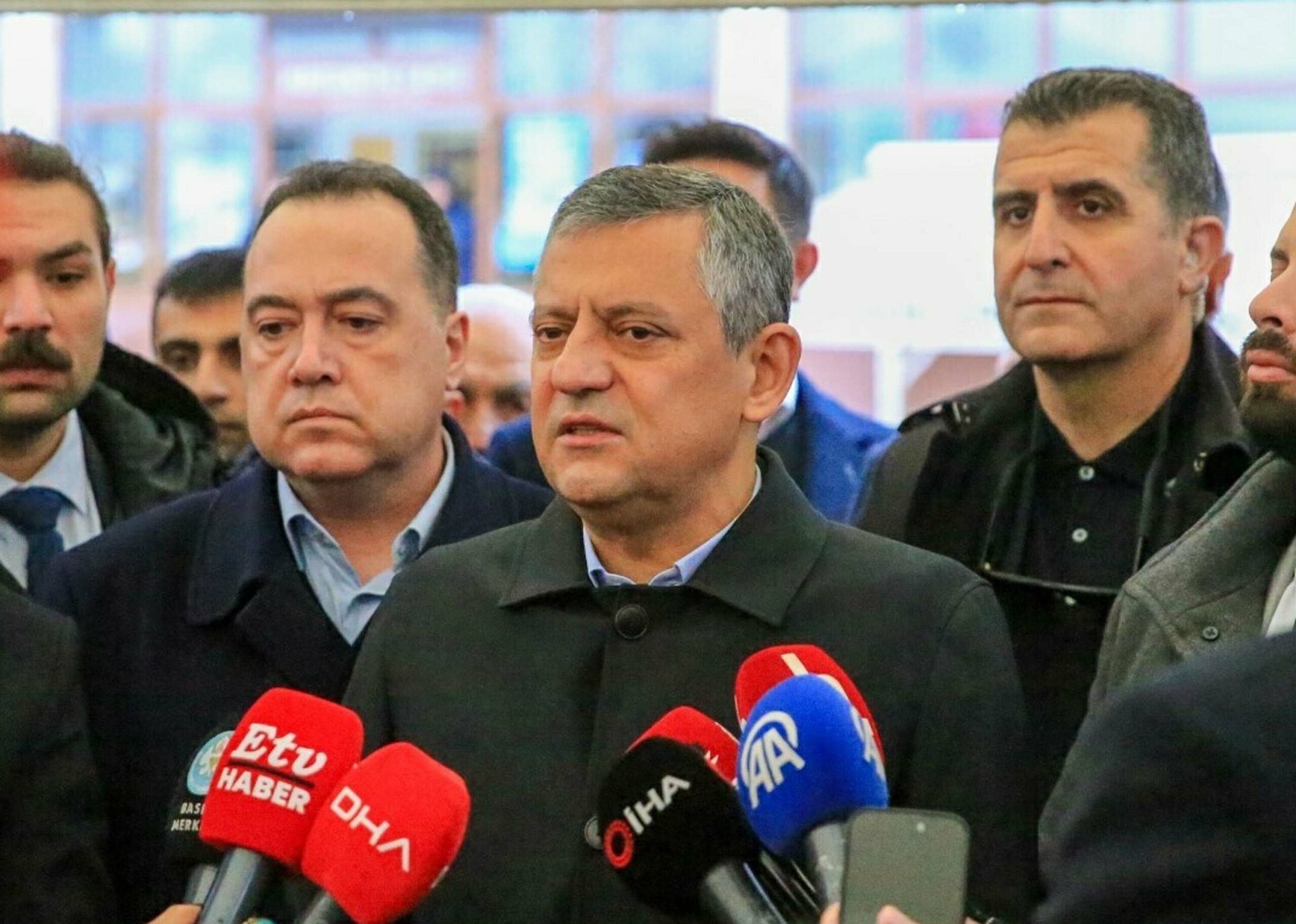 Özgür Özel: İran'ın Geleceği İranlıların Ellerinde