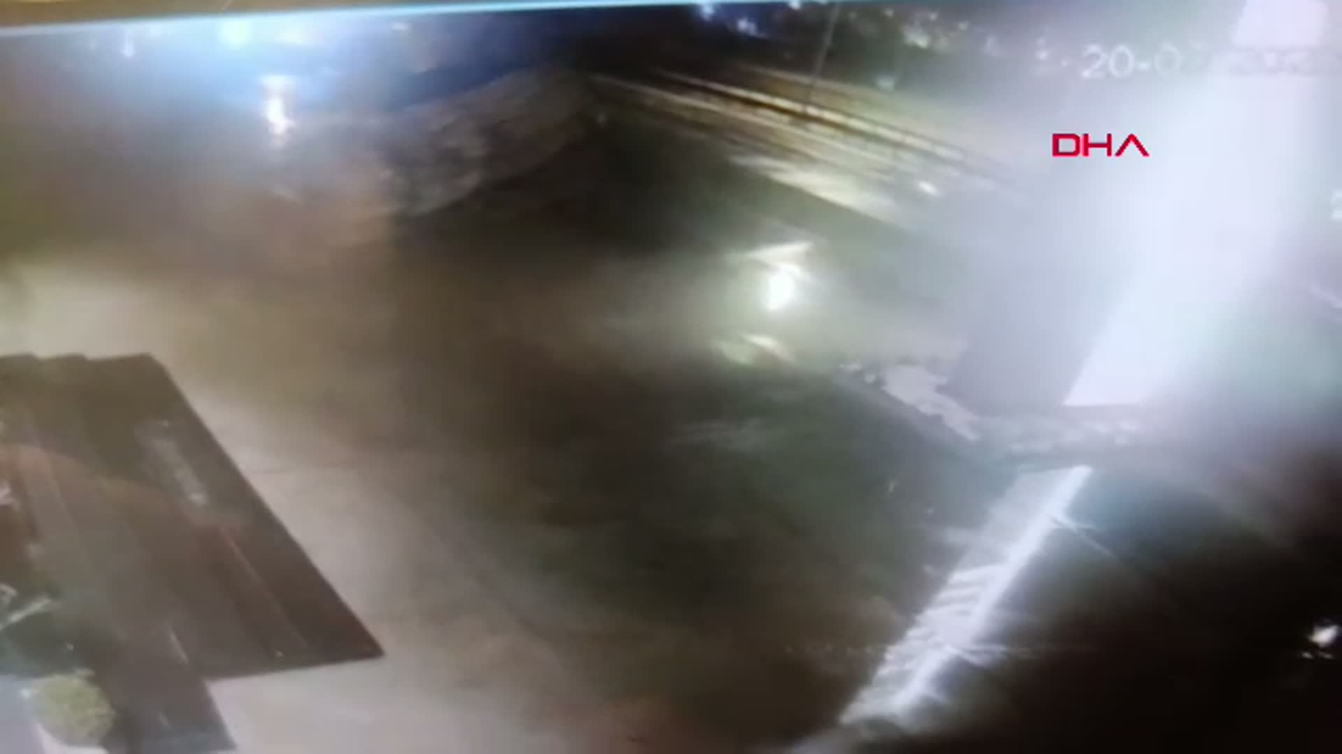 Bursa'da Feci Kaza: Otomobil Beton Reklam Panosuna Çarptı, 1 Ölü