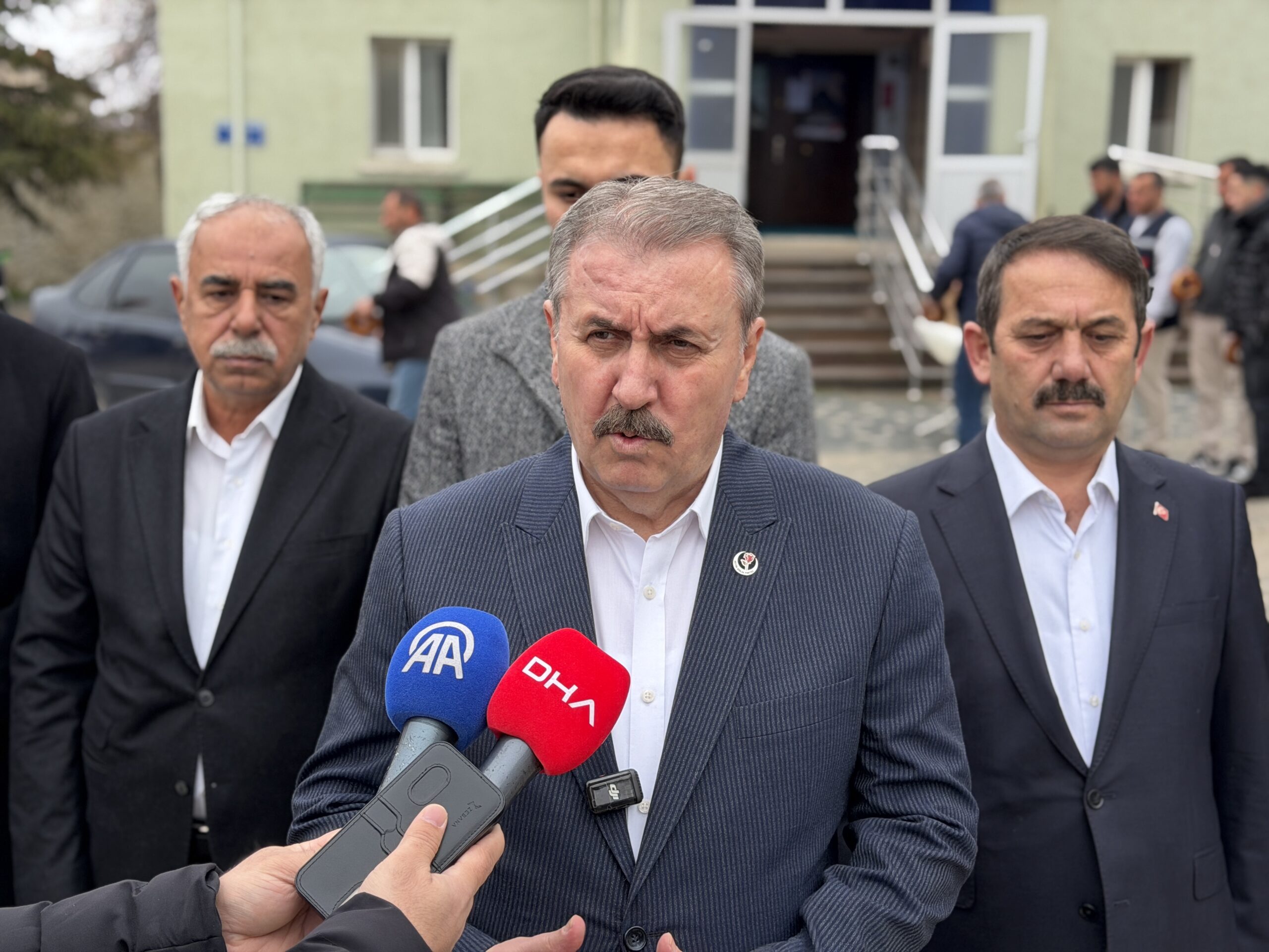 Mustafa Destici: Uluslararası Hukuk Yerlerde Sürüyor