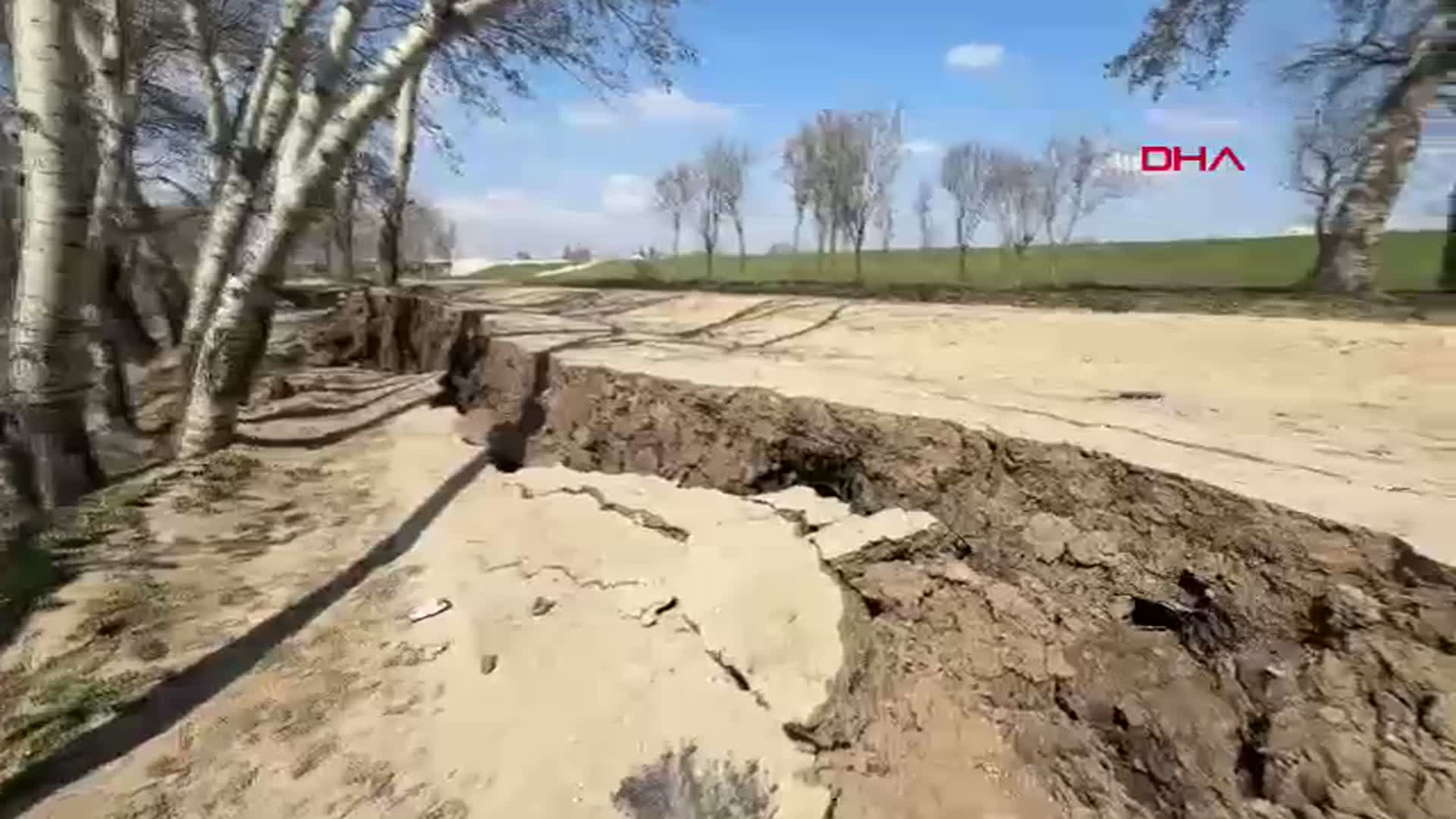 Edirne'deki Tunca Nehri Kıyısında Taşkın Nedeniyle Çatlaklar ve Göçükler Oluştu