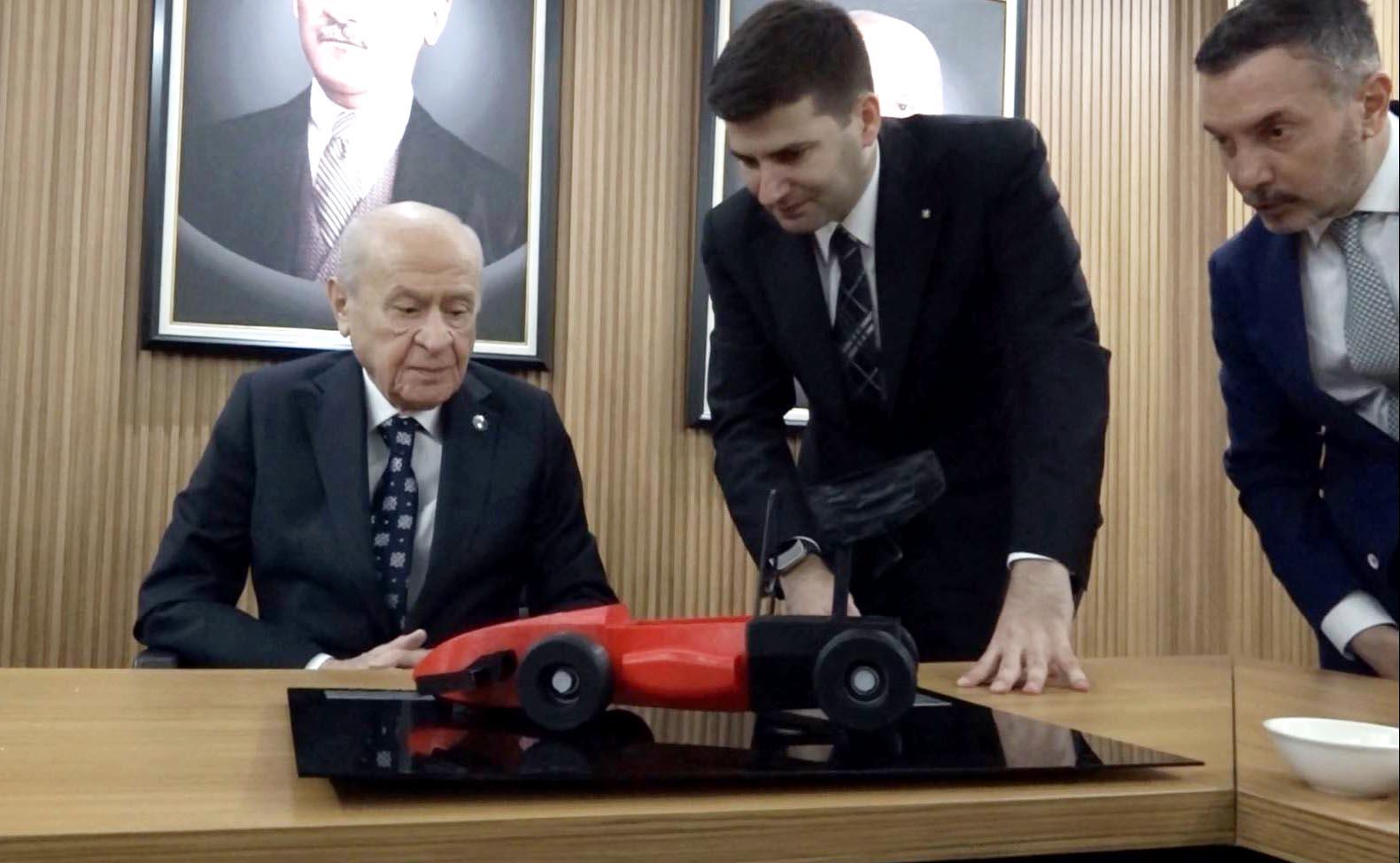 Bahçeli'den Göktay İsimli Yarış Arabalarına Destek