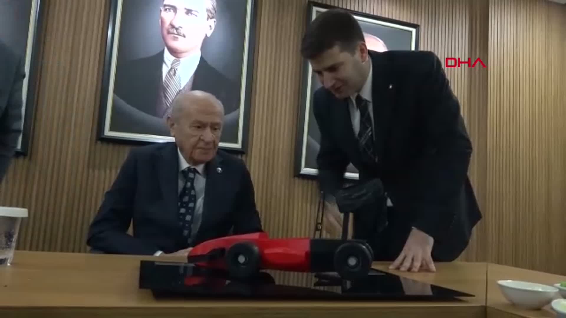 Bahçeli, Ülkü Ocakları'nın Yarış Arabalarına 'Göktay' İsmini Verdi