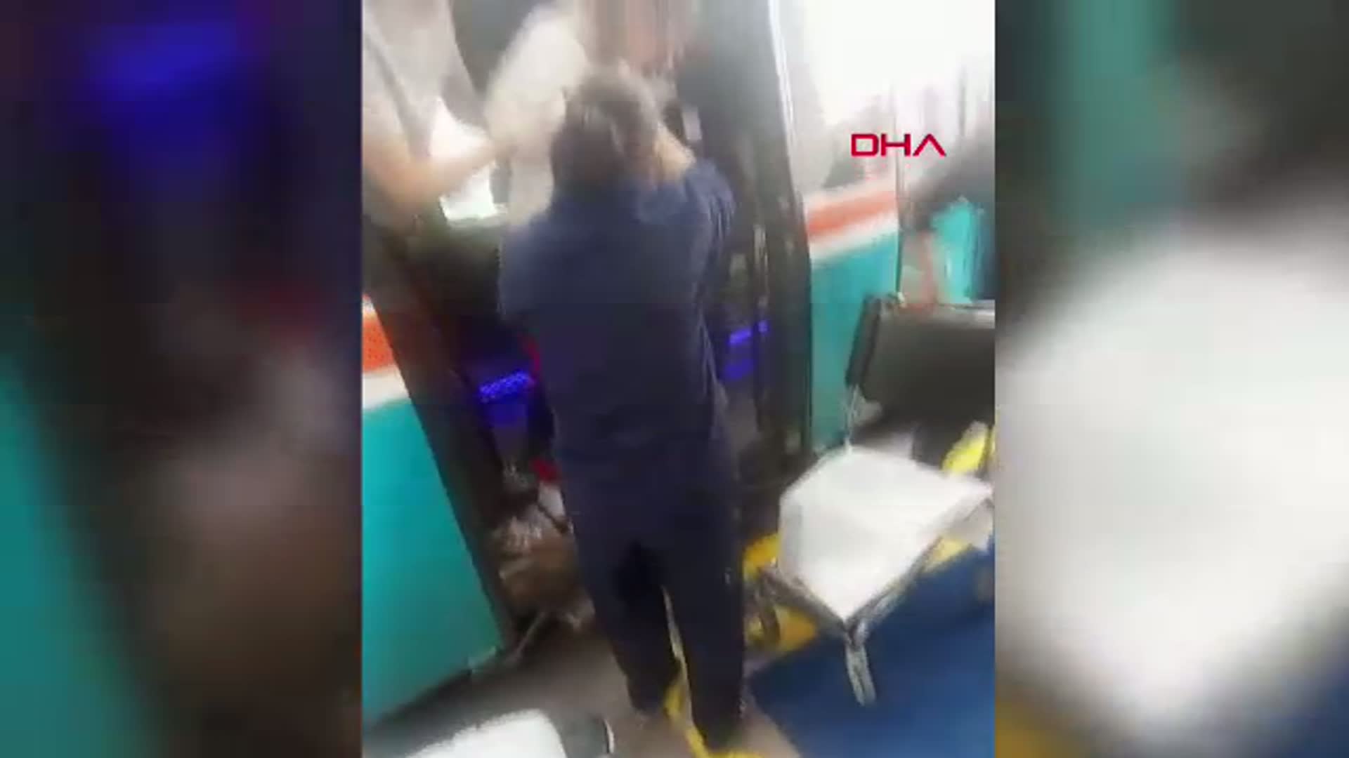 İzmir'de Dolmuşta Doğum Heyecanı: Anne ve Kız Bebeğin Durumu İyi