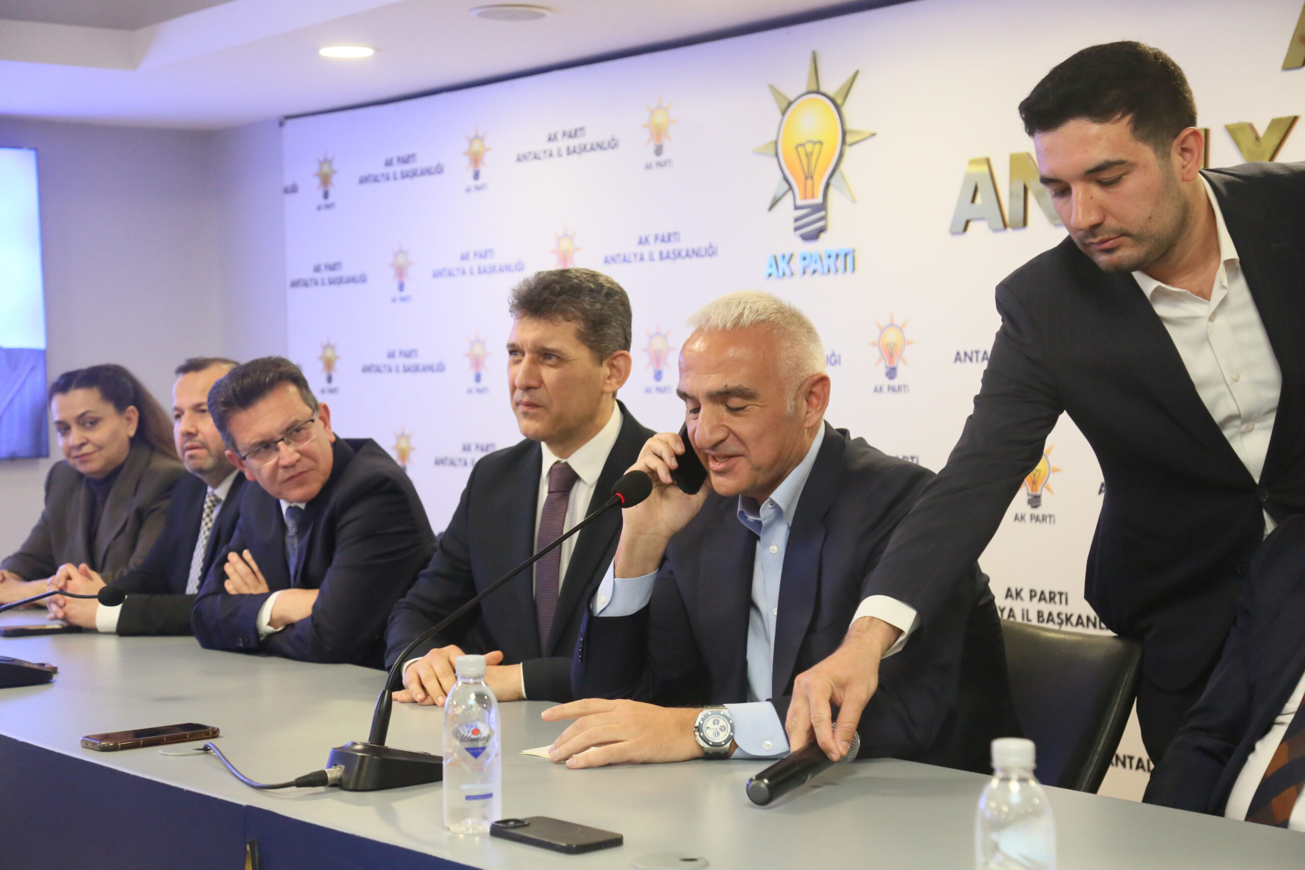 Cumhurbaşkanı Erdoğan'dan Antalya'daki Bayramlaşma Programına Sürpriz Telefon
