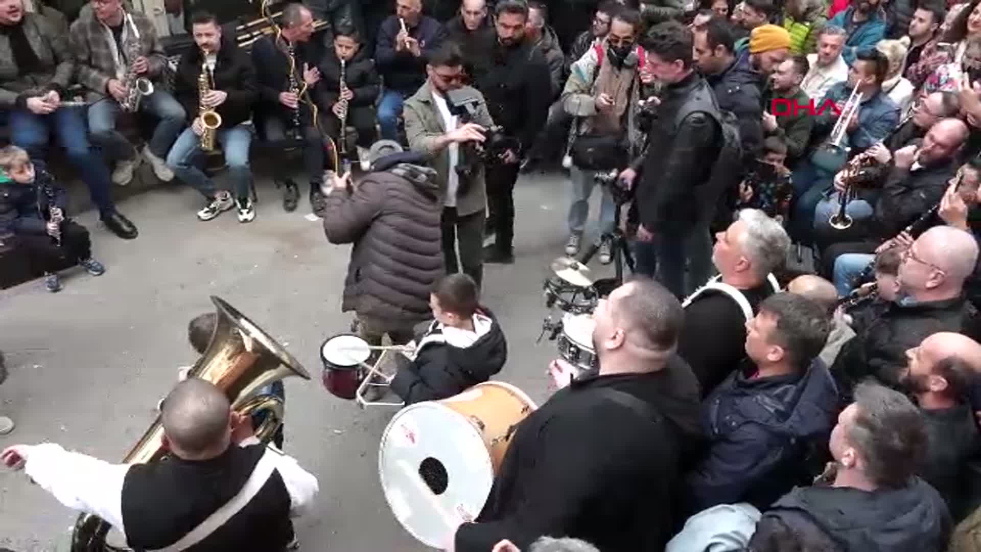 İzmir'de Geleneksel 'Arife Çalgısı' Şenliğiyle Bayram Sevinci