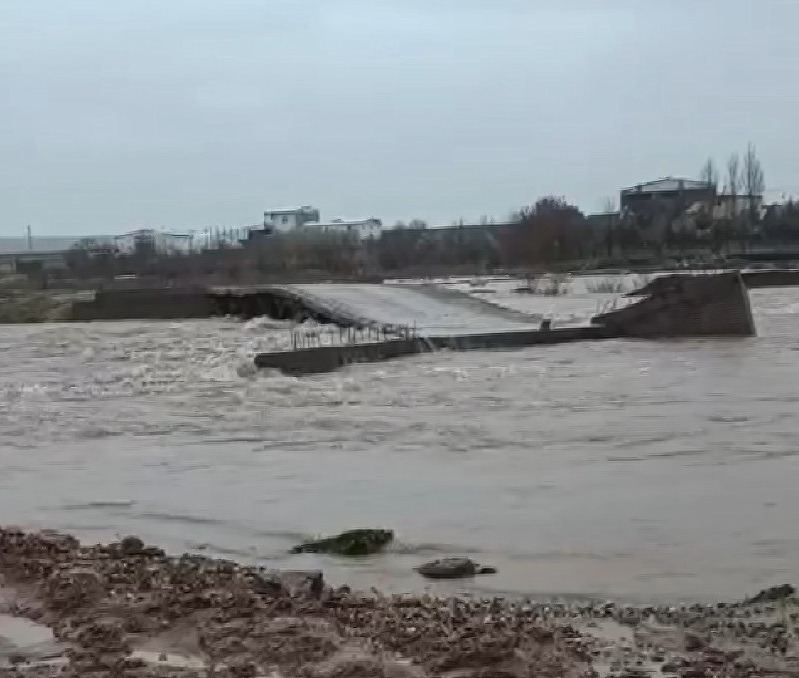 Diyarbakır'da Şiddetli Yağış Sele Neden Oldu