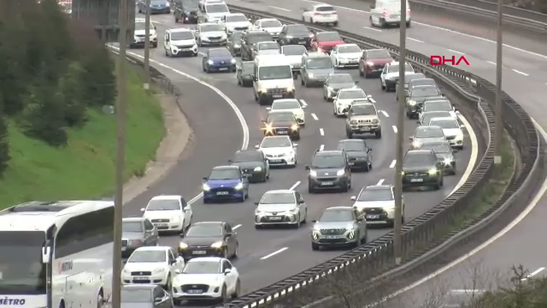 Kocaeli'de Ramazan Bayramı'nın Son Gününde TEM Otoyolu'nda Trafik Yoğunluğu