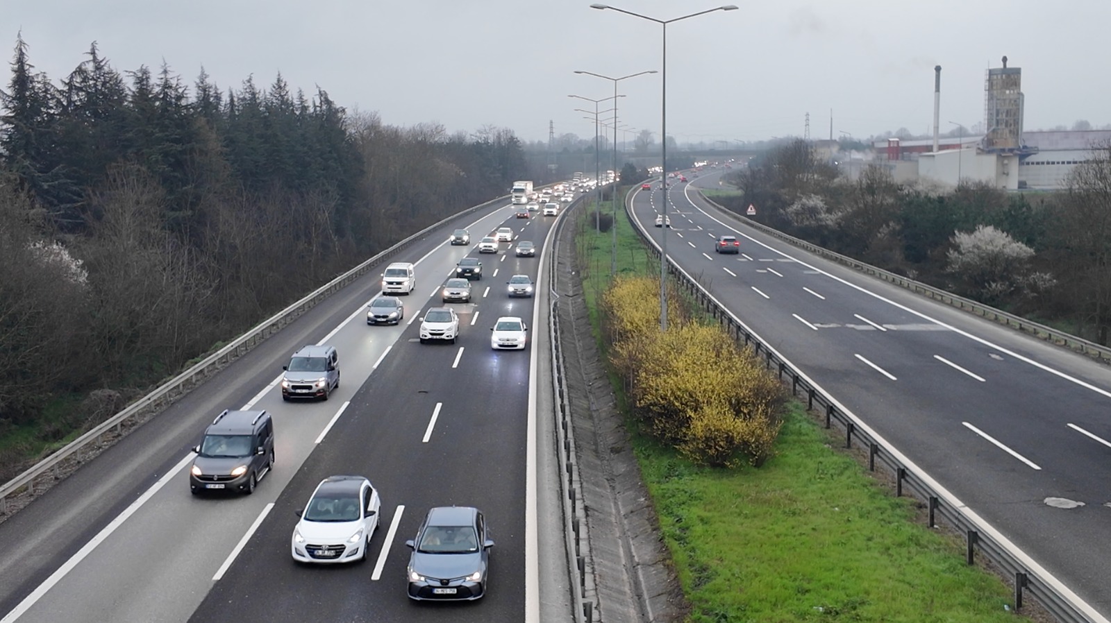 Anadolu Otoyolu’nda Düzce Geçişinde Yoğun Trafik