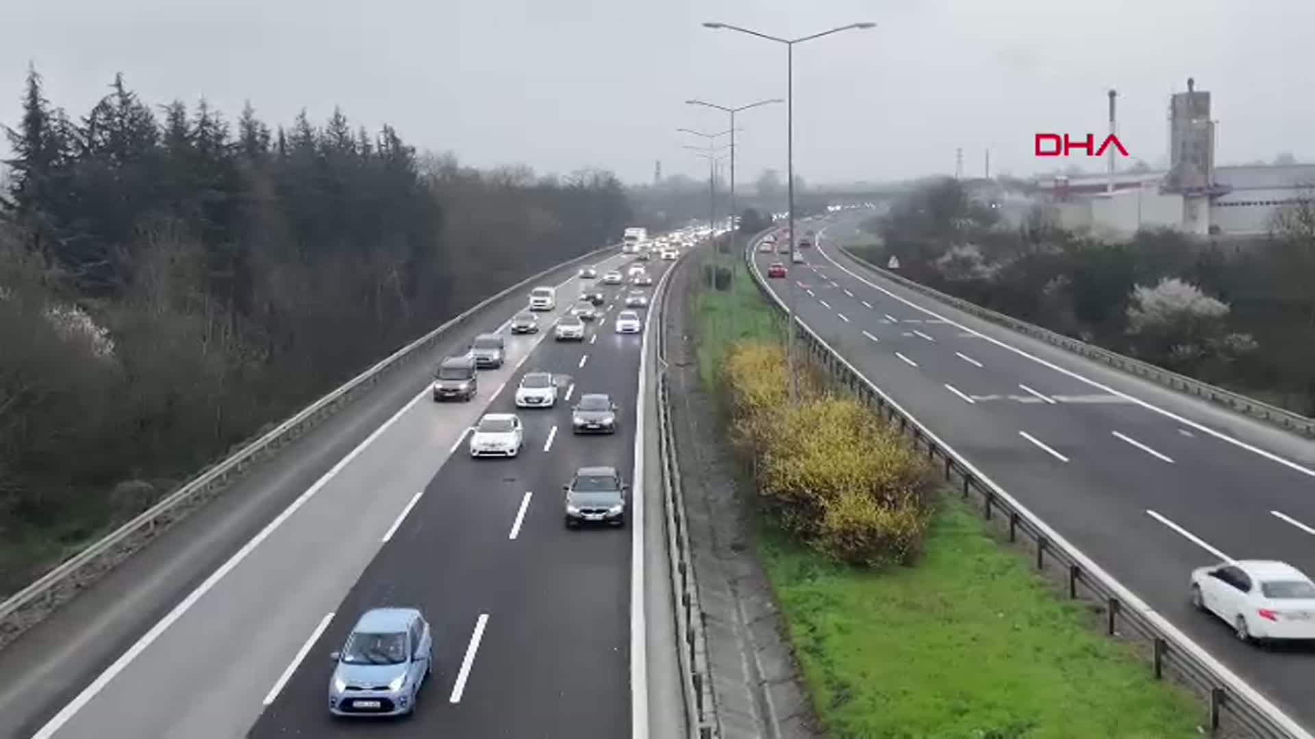 Düzce'de Anadolu Otoyolu'nda Dönüş Yoğunluğu Artıyor