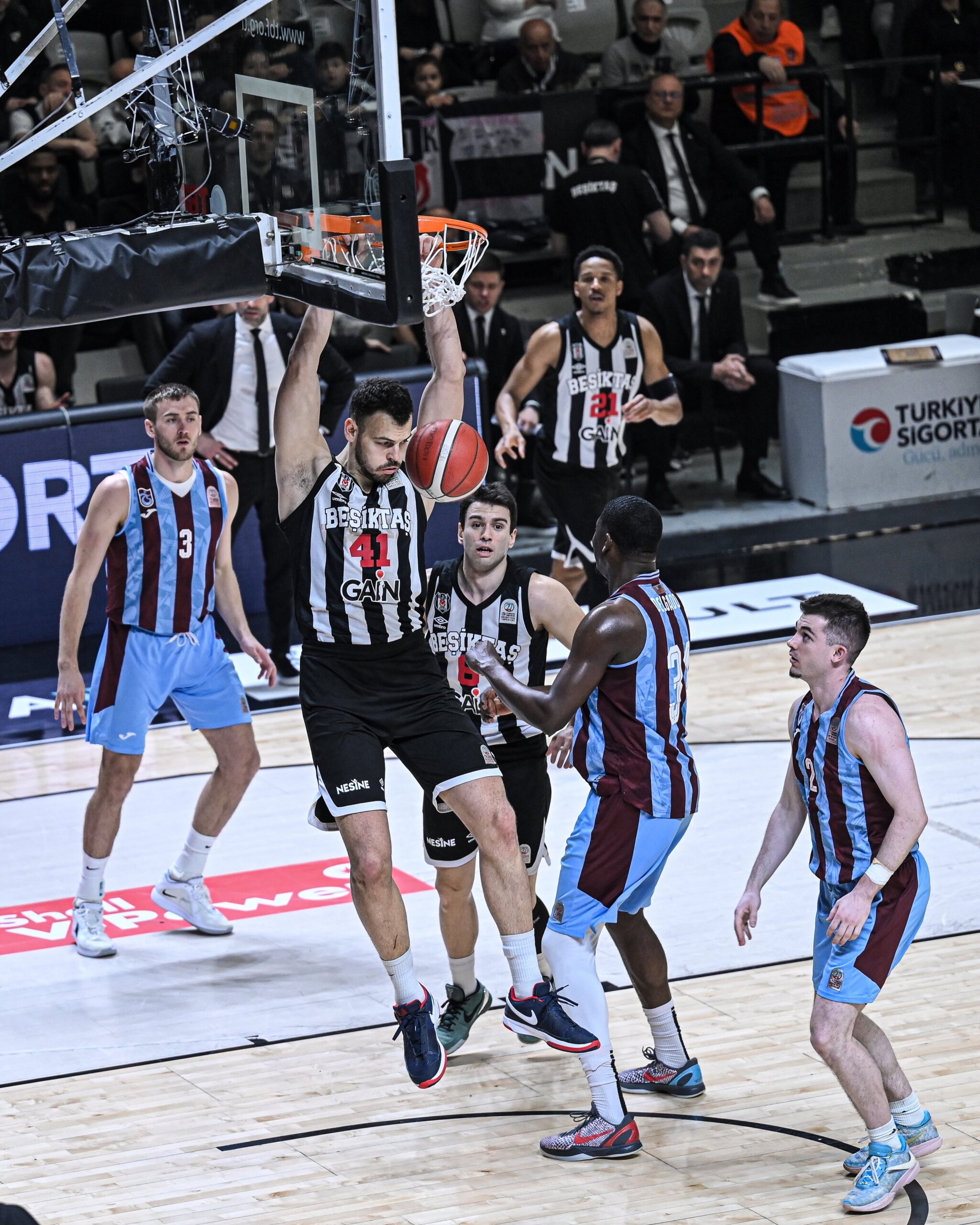 Beşiktaş GAİN, Trabzonspor'u Yenerek Galibiyet Serisini Devam Ettirdi
