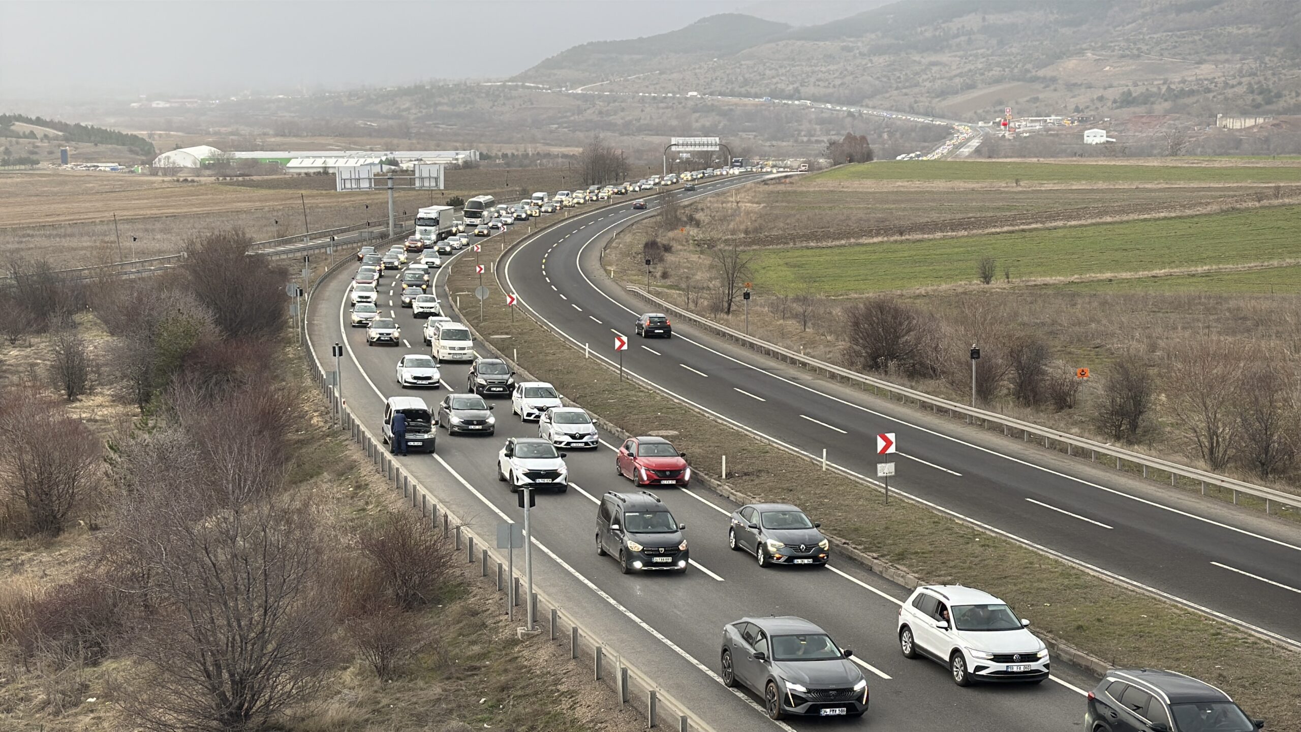 Karabük'te Bayram Tatili Dönüşü Trafik Yoğunluğu