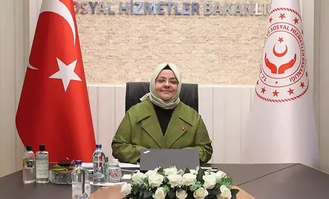 Eskişehir'de Zincirleme Kaza: Eski Bakanlar Koç ve Selçuk Yaralandı