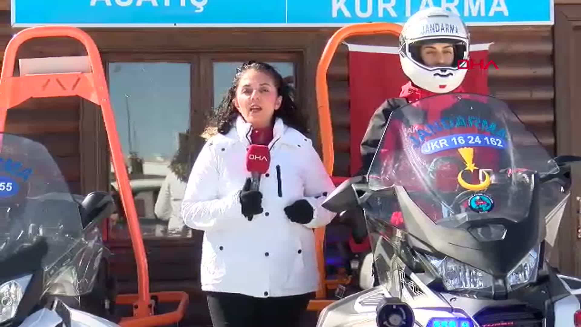 Bursa'nın Beyaz Cenneti Uludağ'da Eda Astsubay ile Tatilcilerin Güvenliği Sağlanıyor