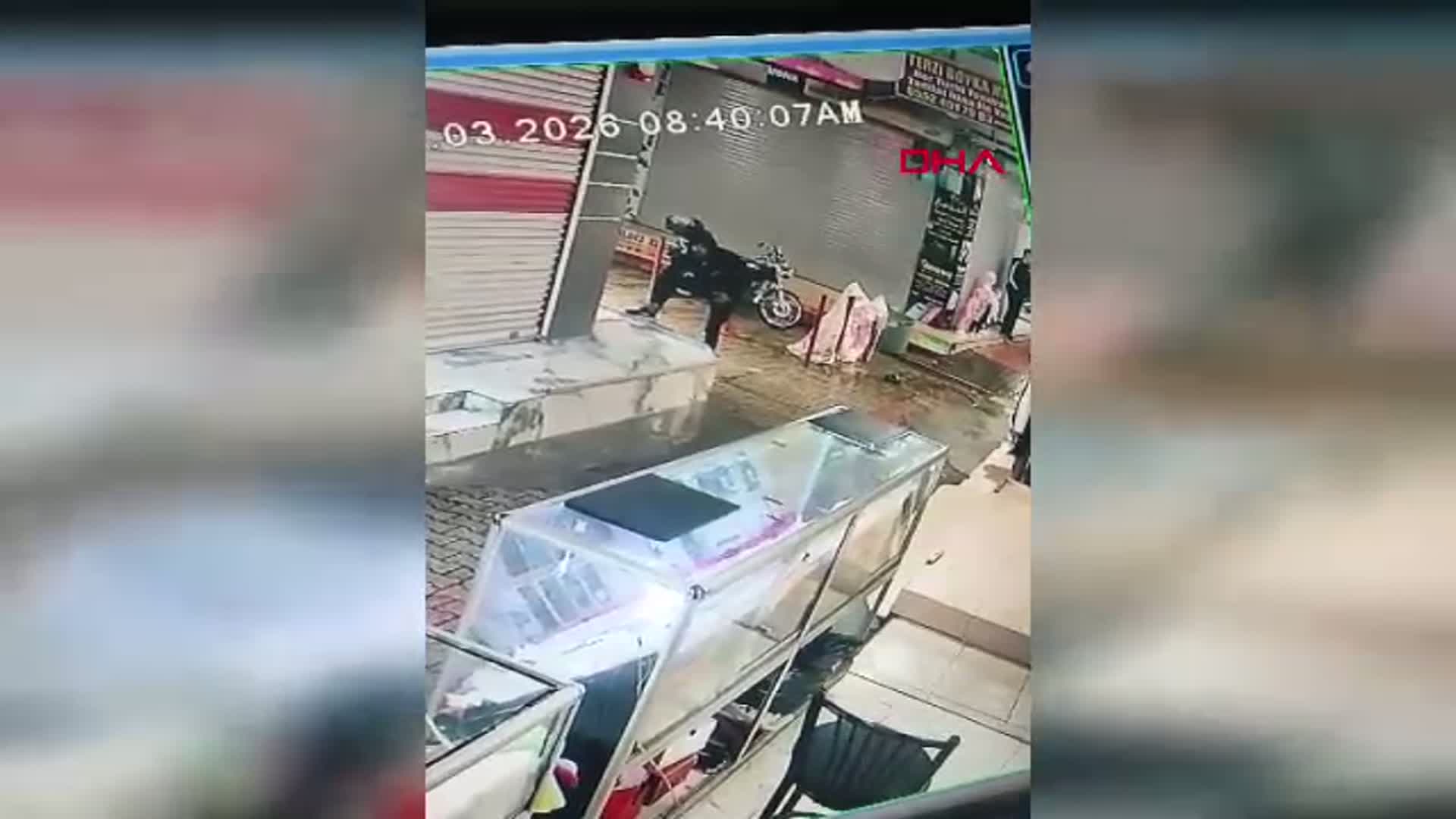Adana'da Cep Telefonu Hırsızlığı: Fiyat Sorma Kılıfı