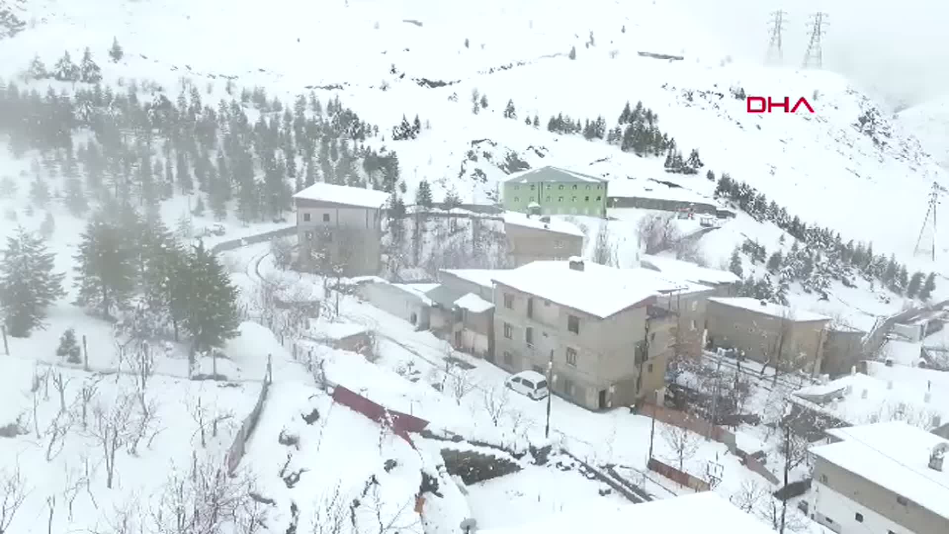 Hakkari'deki Yerleşim Yerlerinin Yolları Kapandı