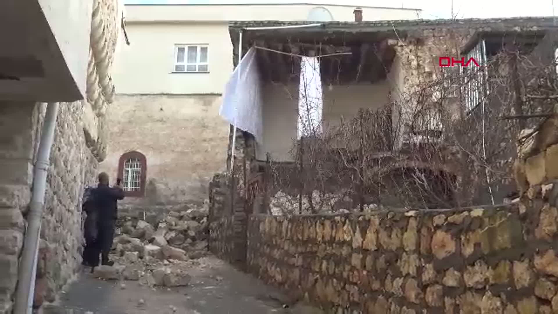 Batman’da Sağanak Yağışları Ev Çöktürdü