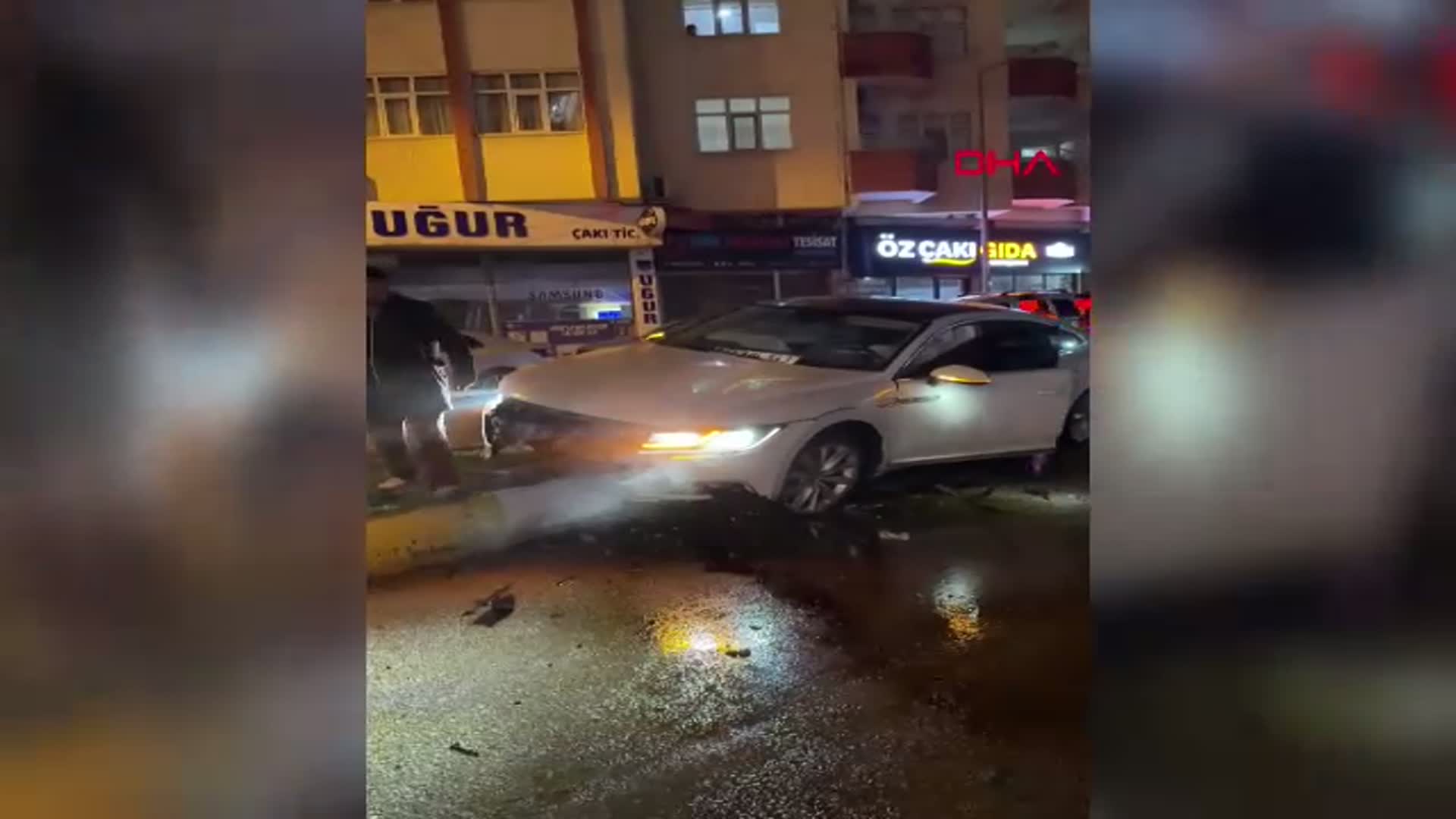 Mardin'de Otomobil Refüje Çarptı: İki Yaralı