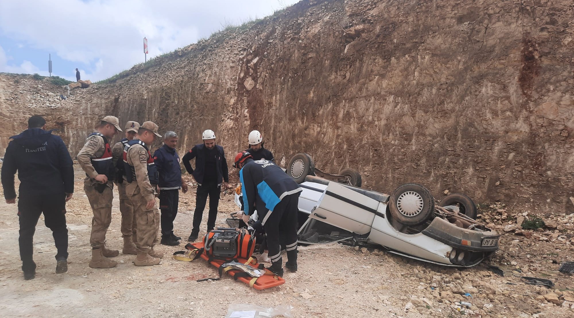 Şanlıurfa’da Korkunç Kaza: Otomobil 8 Metreden Uçtu, 1 Ölü 1 Yaralı