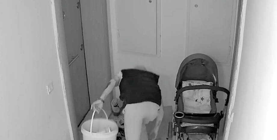 Hırsızlar Daire Önündeki Ayakkabıları Çaldı
